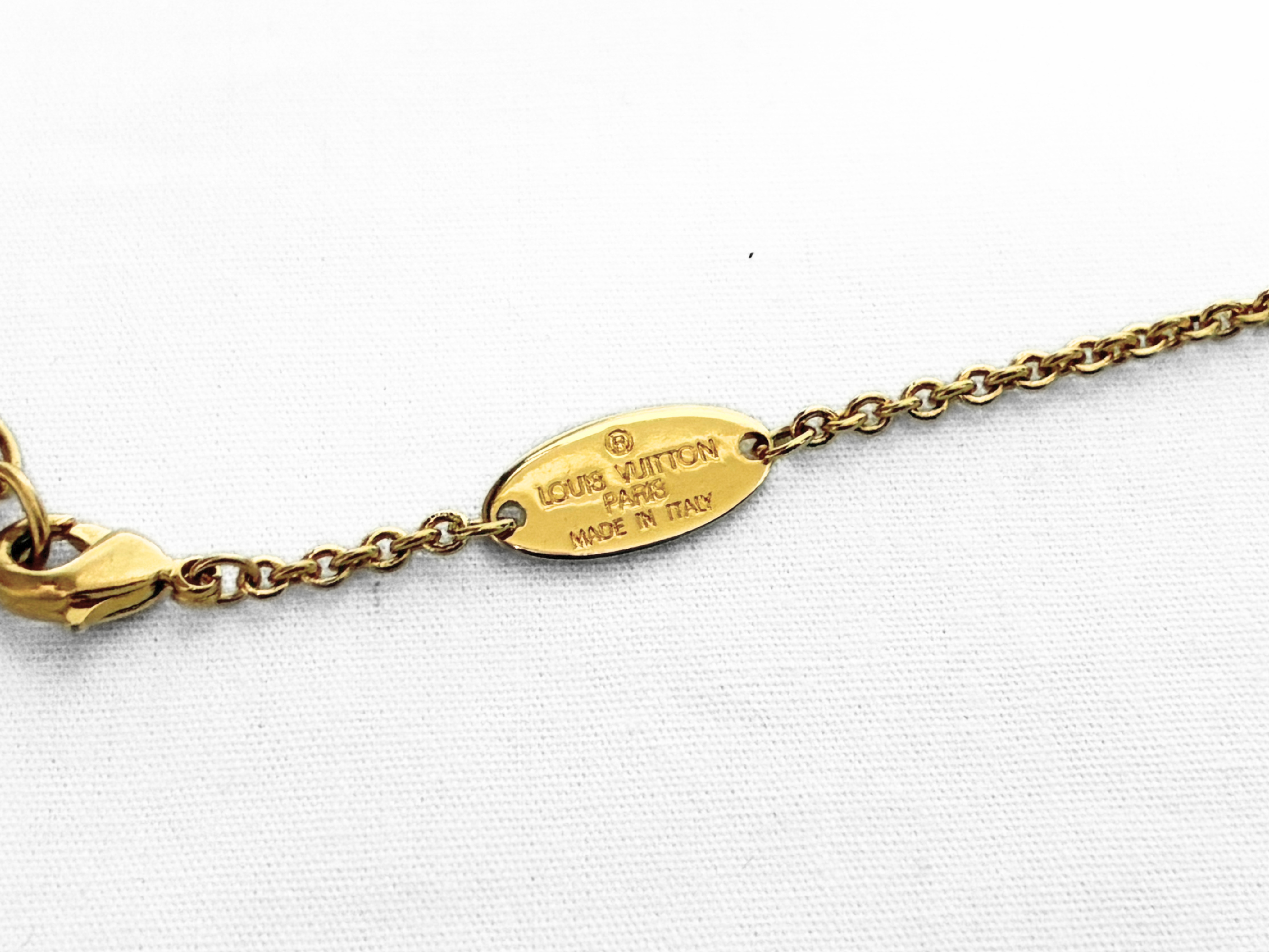 Essential M61083 Gold V Necklace — view 9