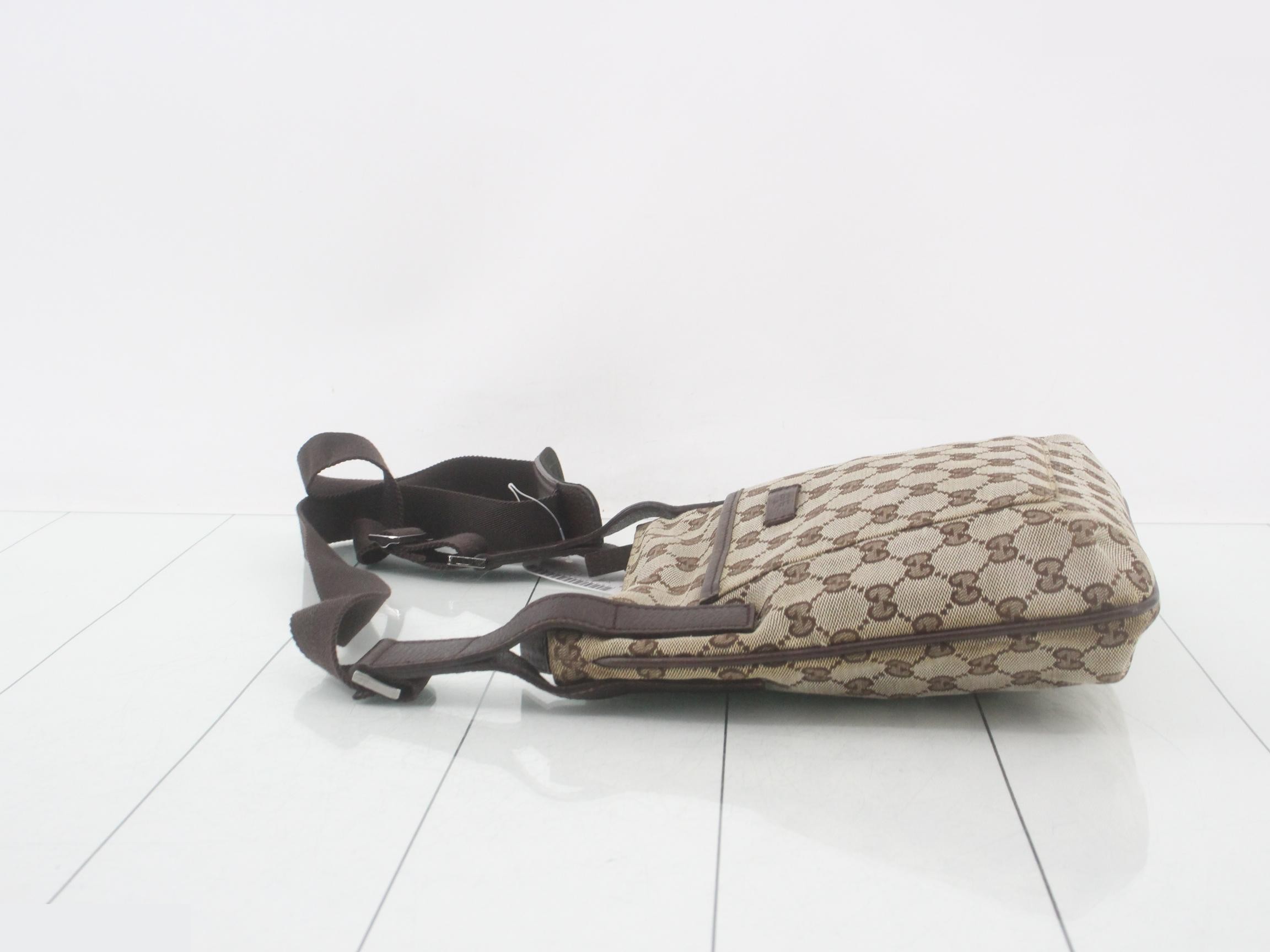 GG Canvas Shoulder Bag — view 4