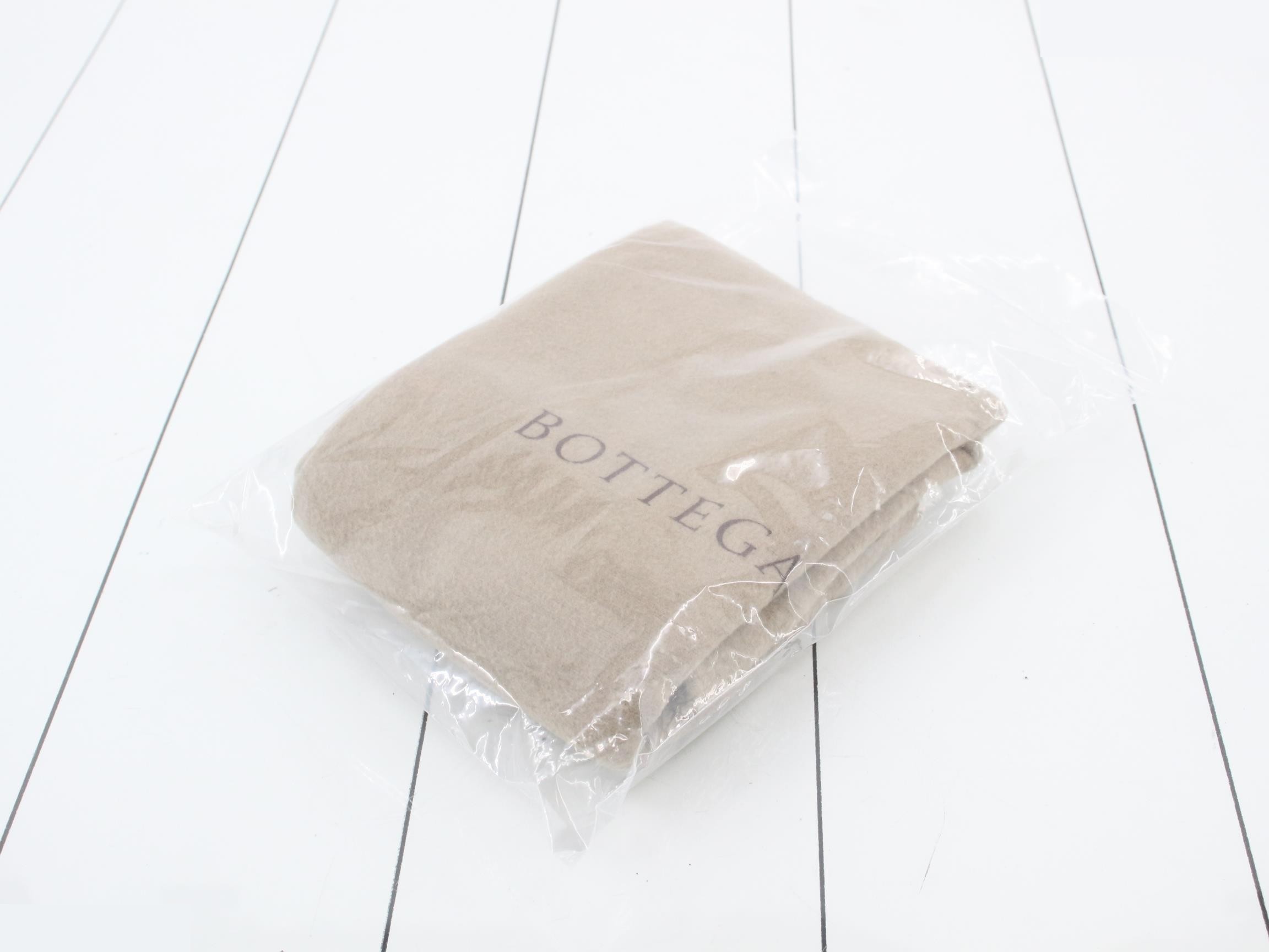 Intrecciato Hobo Handbag — view 7