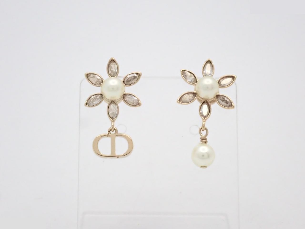 Gold earrings