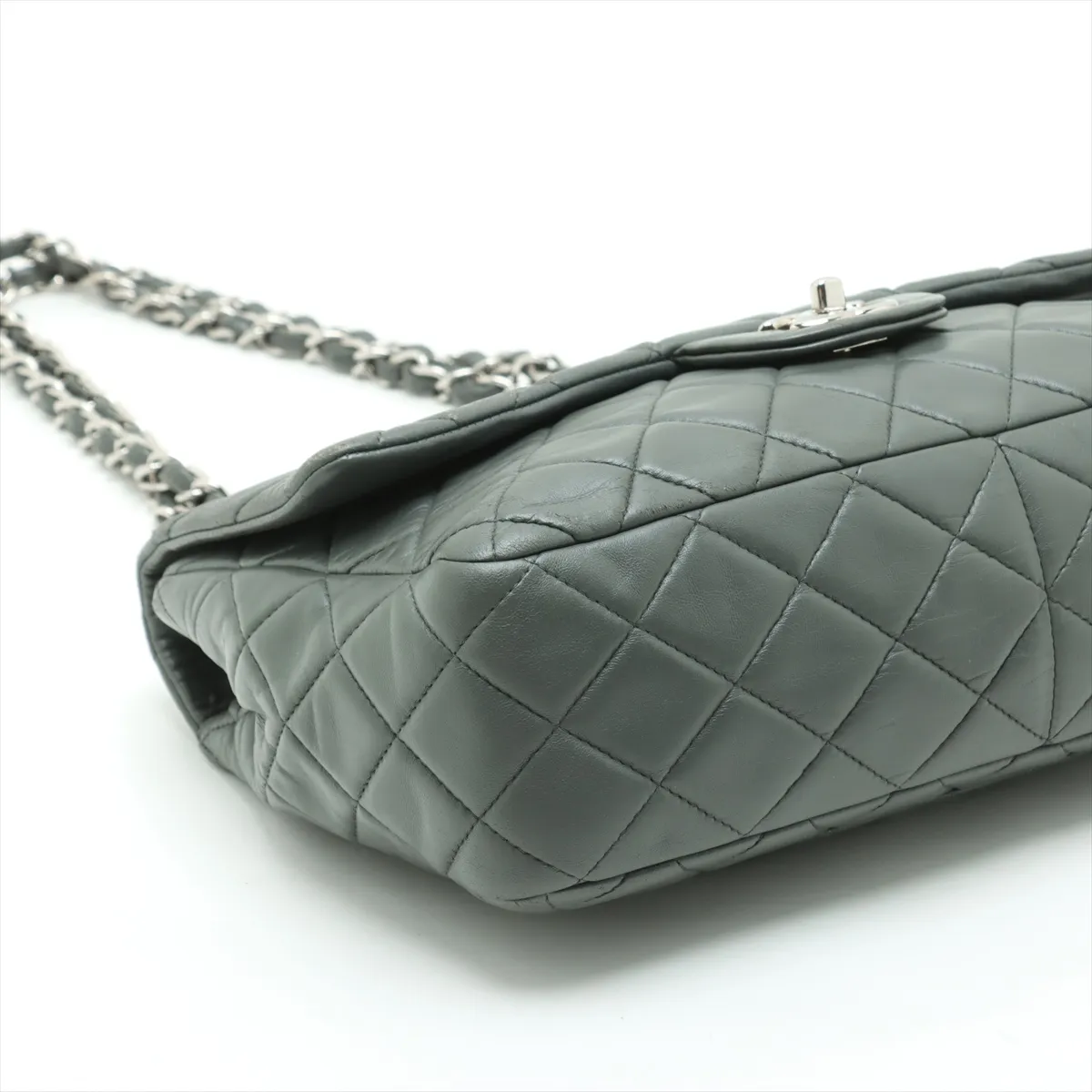 Deca Matelasse 30 Large Lambskin Single Flap Double Chain Bag Gray Silver Hardware 12379706 No. 12 No Zipper Pull A28600 — view 4