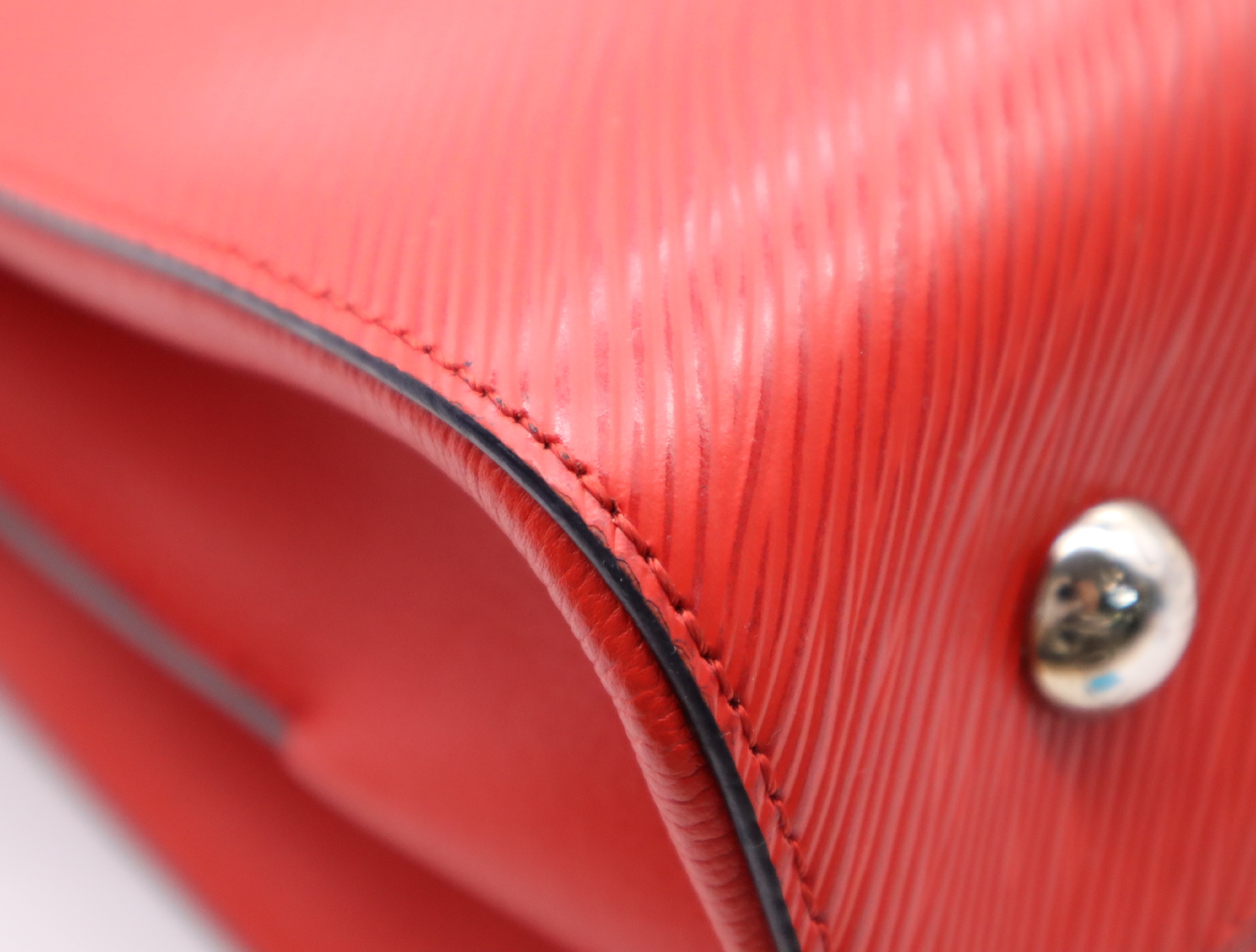 M54811 Epi Twist Tote Coquelicot Handbag with Strap and Clochette — view 6