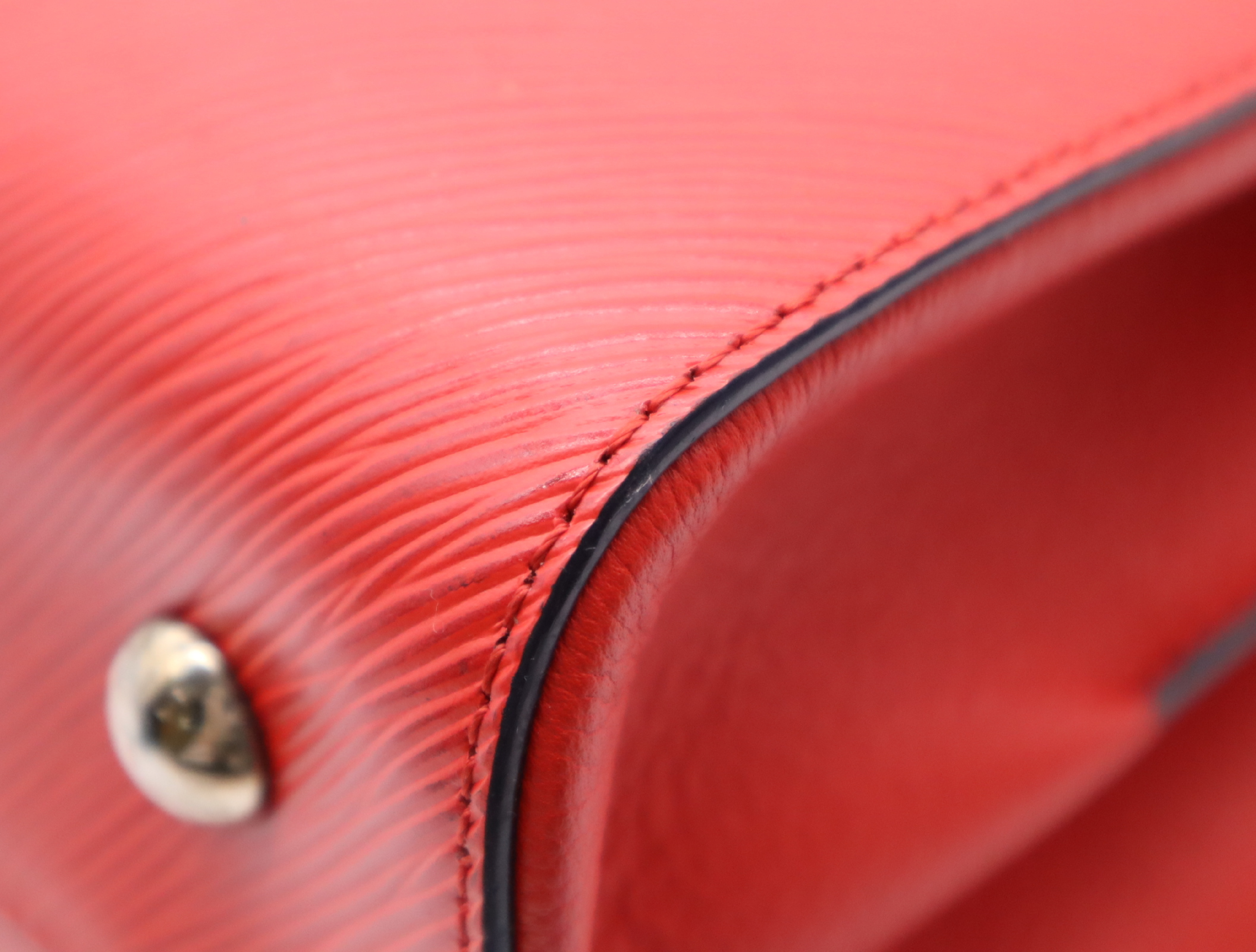 M54811 Epi Twist Tote Coquelicot Handbag with Strap and Clochette — view 7