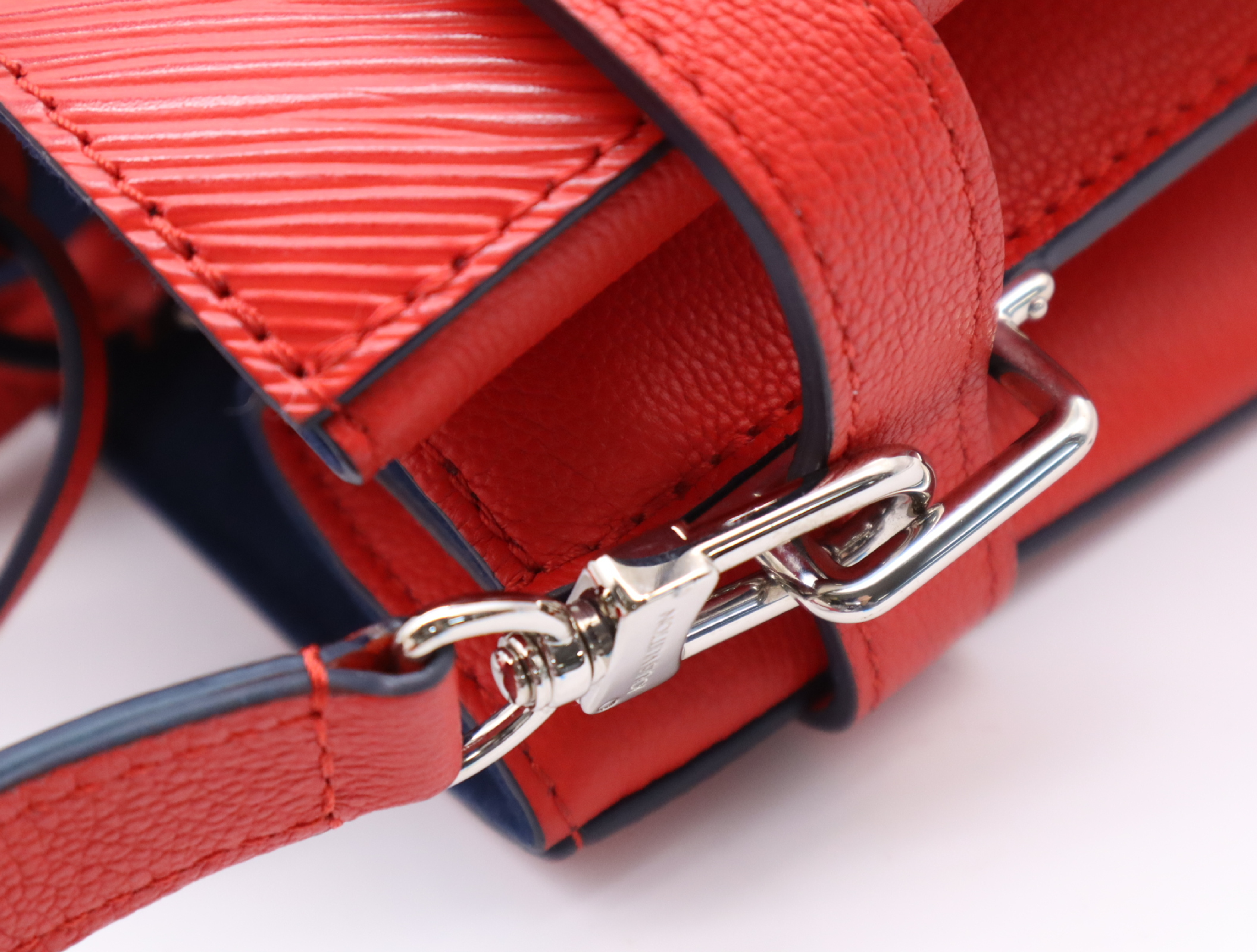 M54811 Epi Twist Tote Coquelicot Handbag with Strap and Clochette — view 9