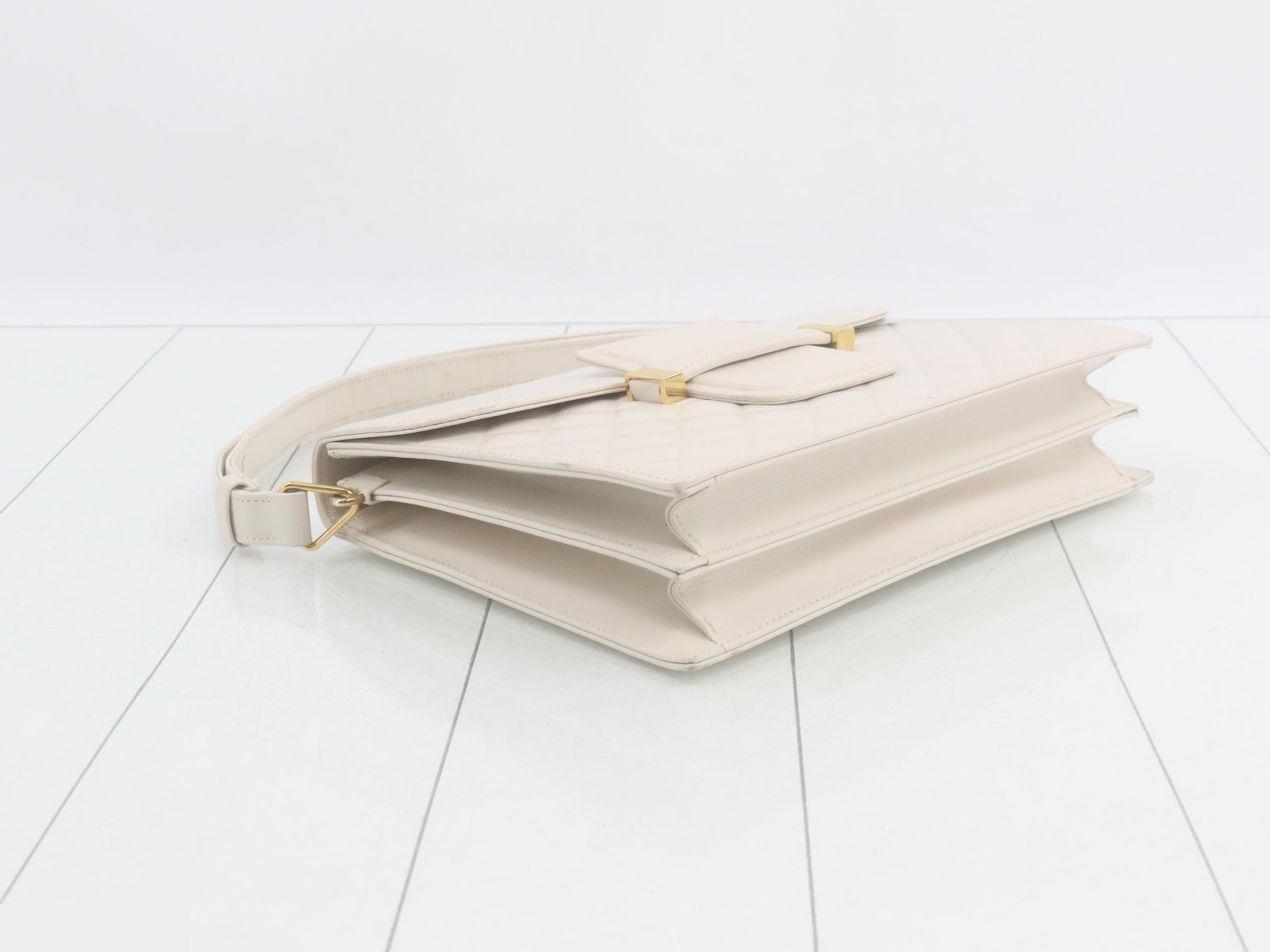 Quilted leather one-shoulder bag, white — view 5
