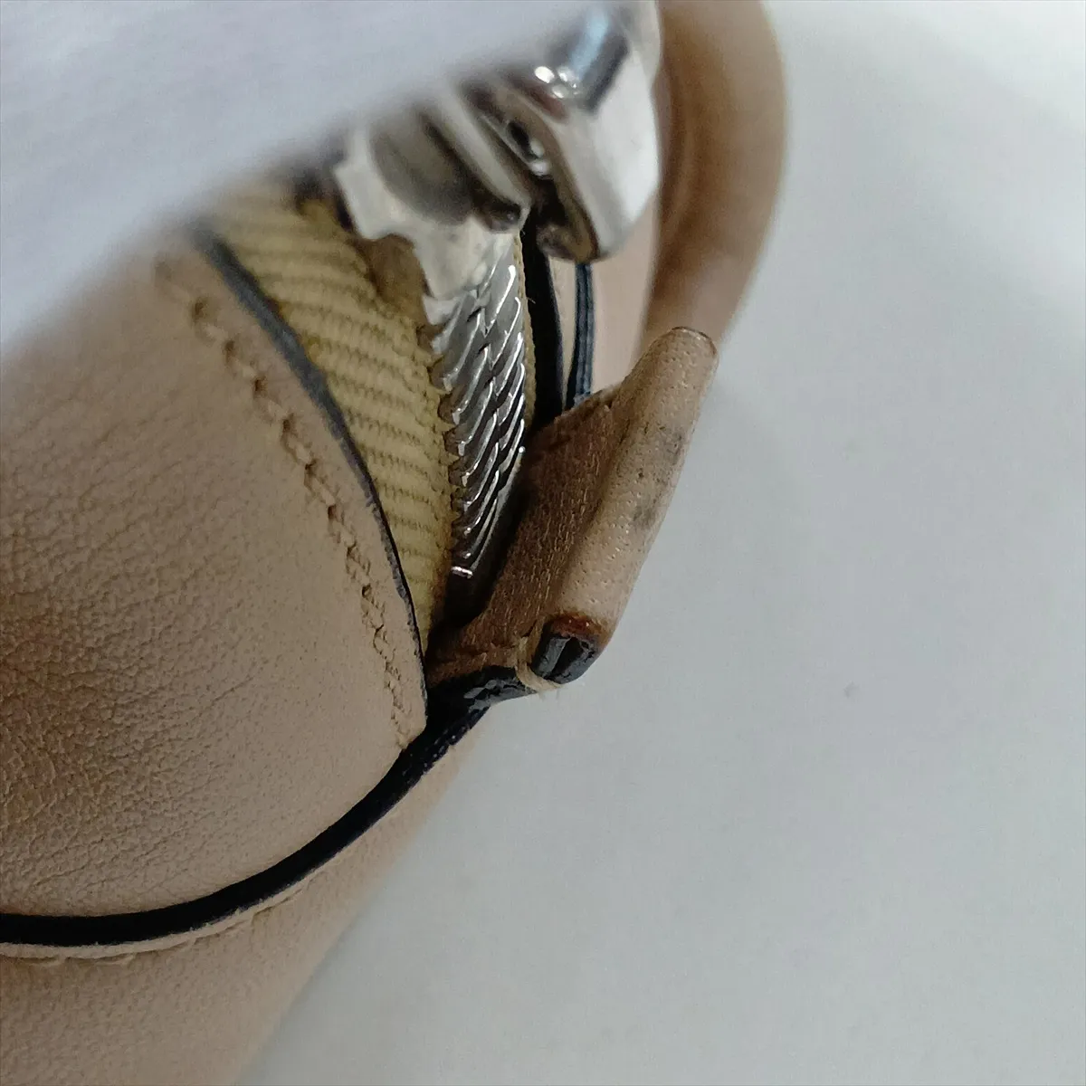 Amazona 28 Leather Handbag, Beige — view 11