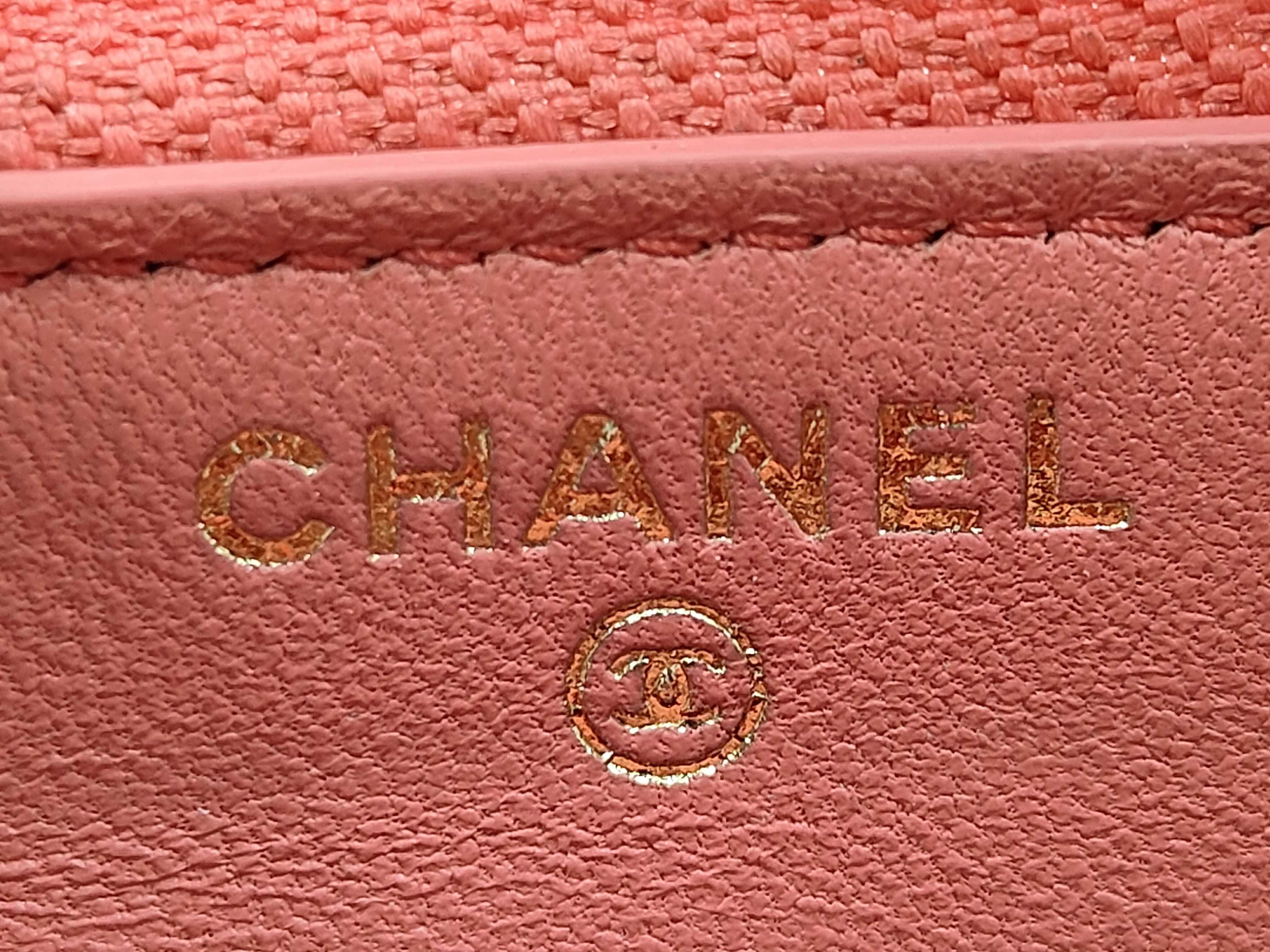 Boy Chanel V-stitch round zipper wallet, with seal and card, serial number 23-something, box and dust bag included. — view 8