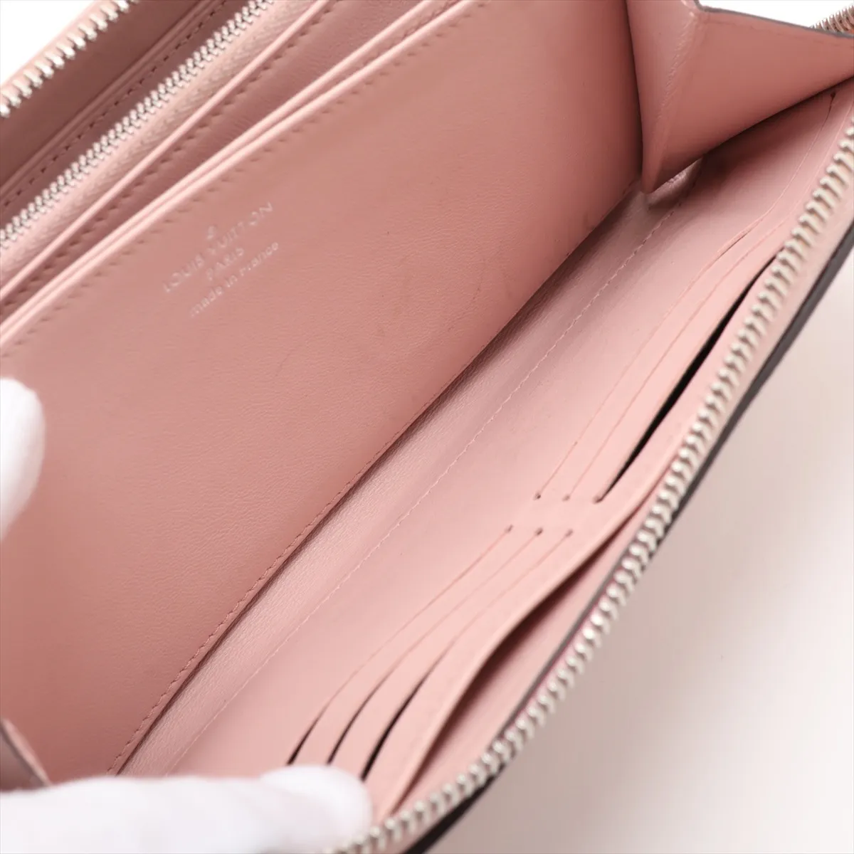 Mahina Zippy Wallet M82755, serial number unknown, Rose Jasmine, round zip wallet — view 4