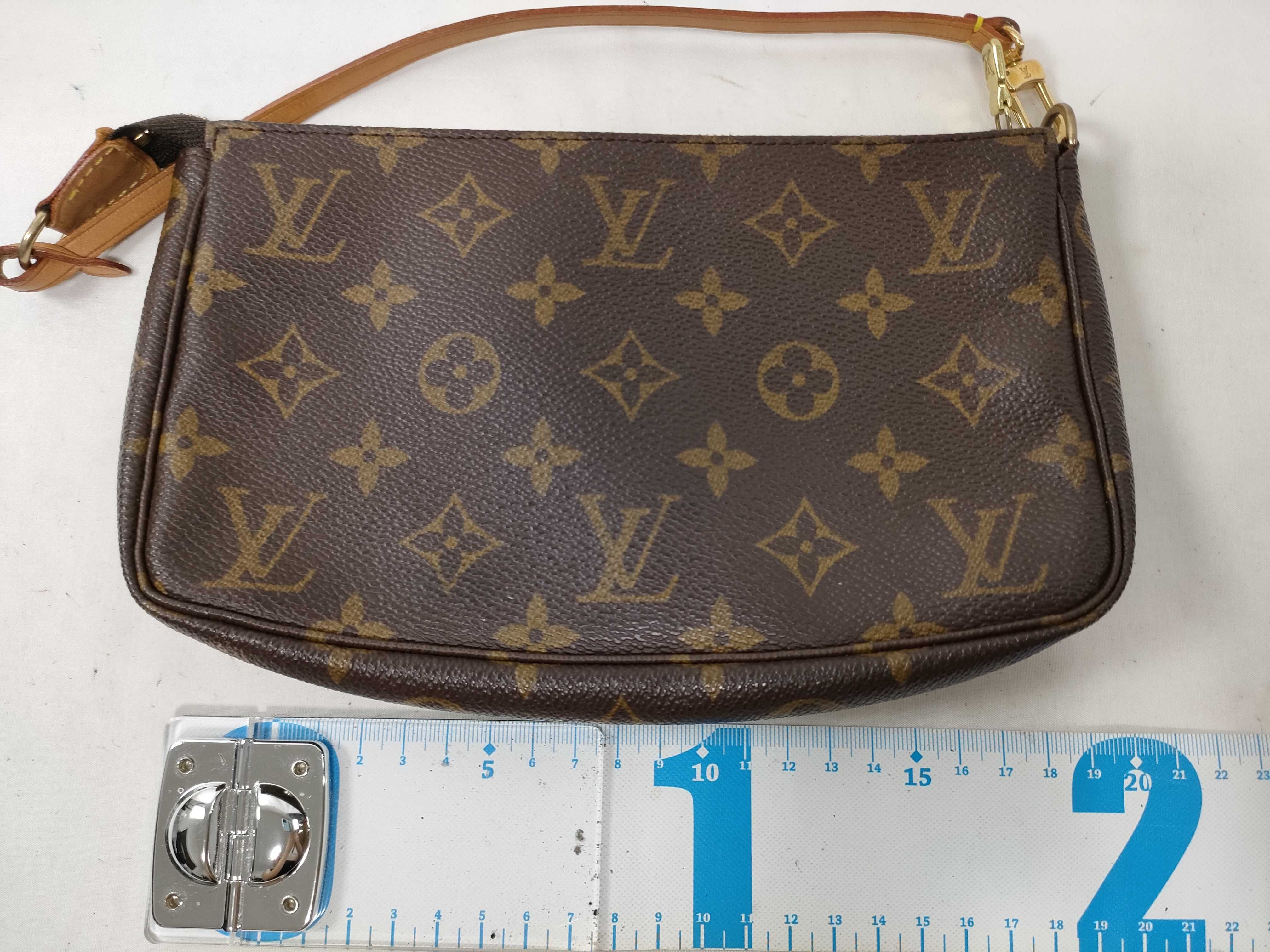 Monogram Accessoires VI0090 Pouch — view 2