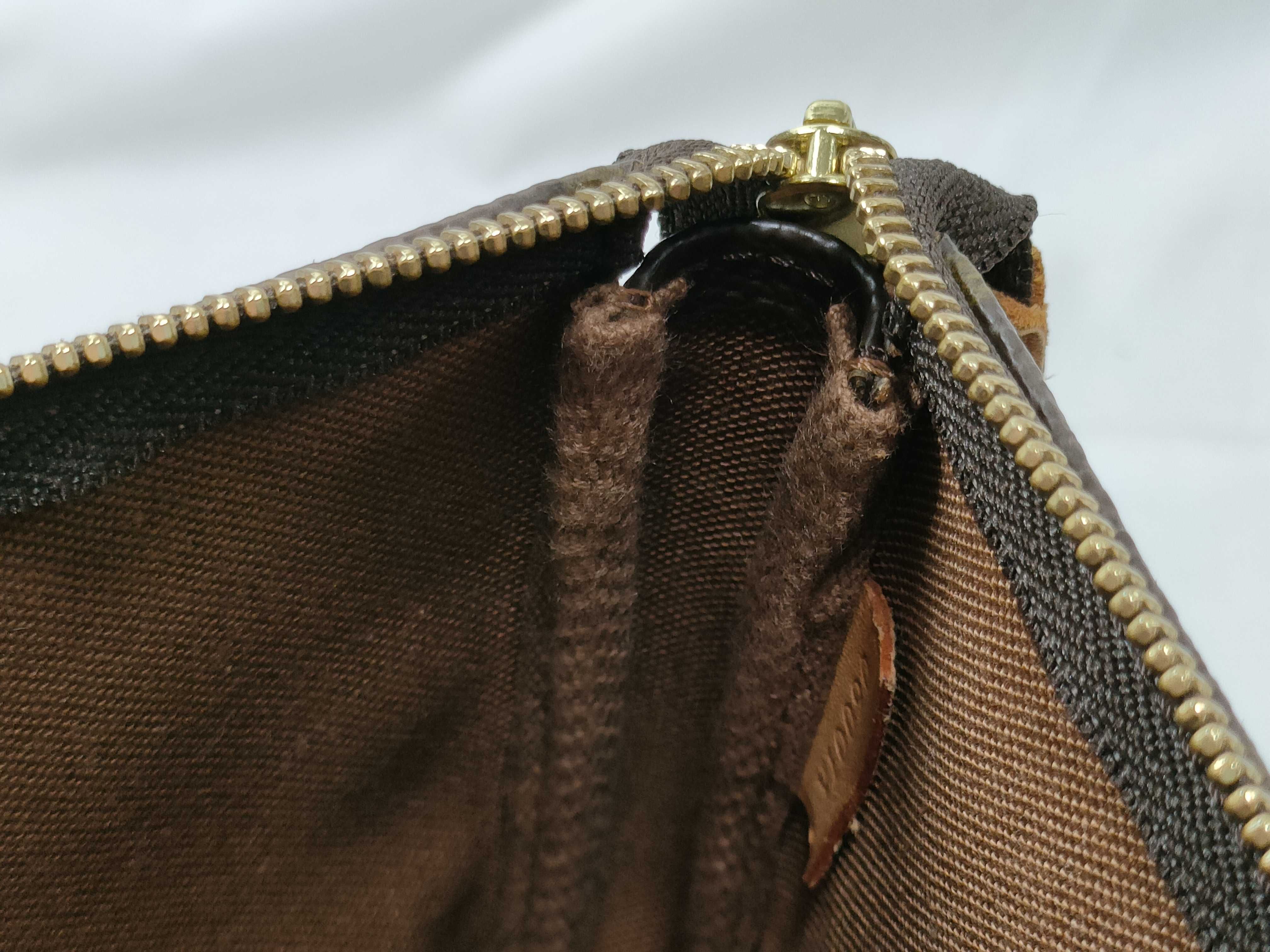 Monogram Accessoires VI0090 Pouch — view 11