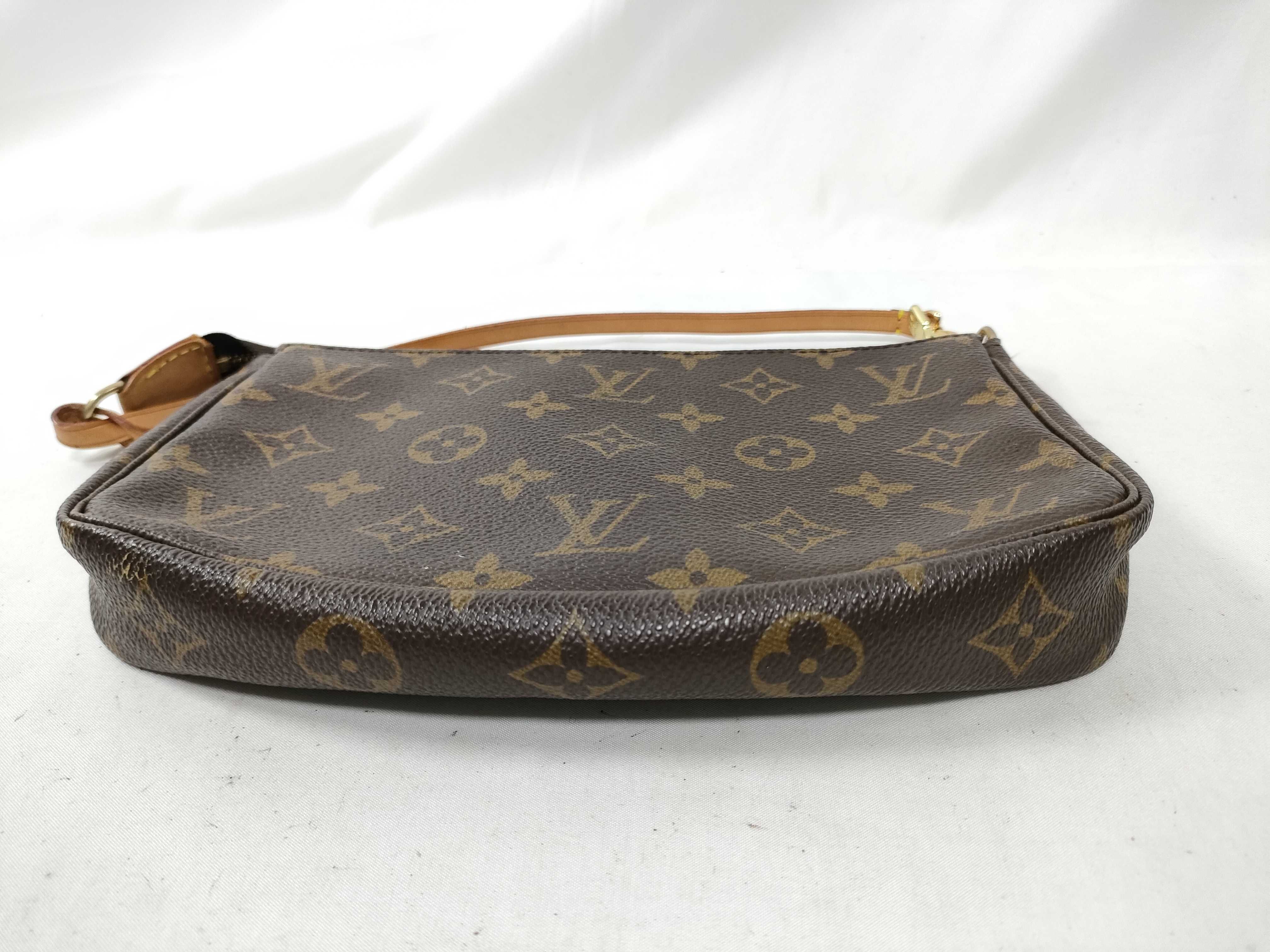 Monogram Accessoires VI0090 Pouch — view 3