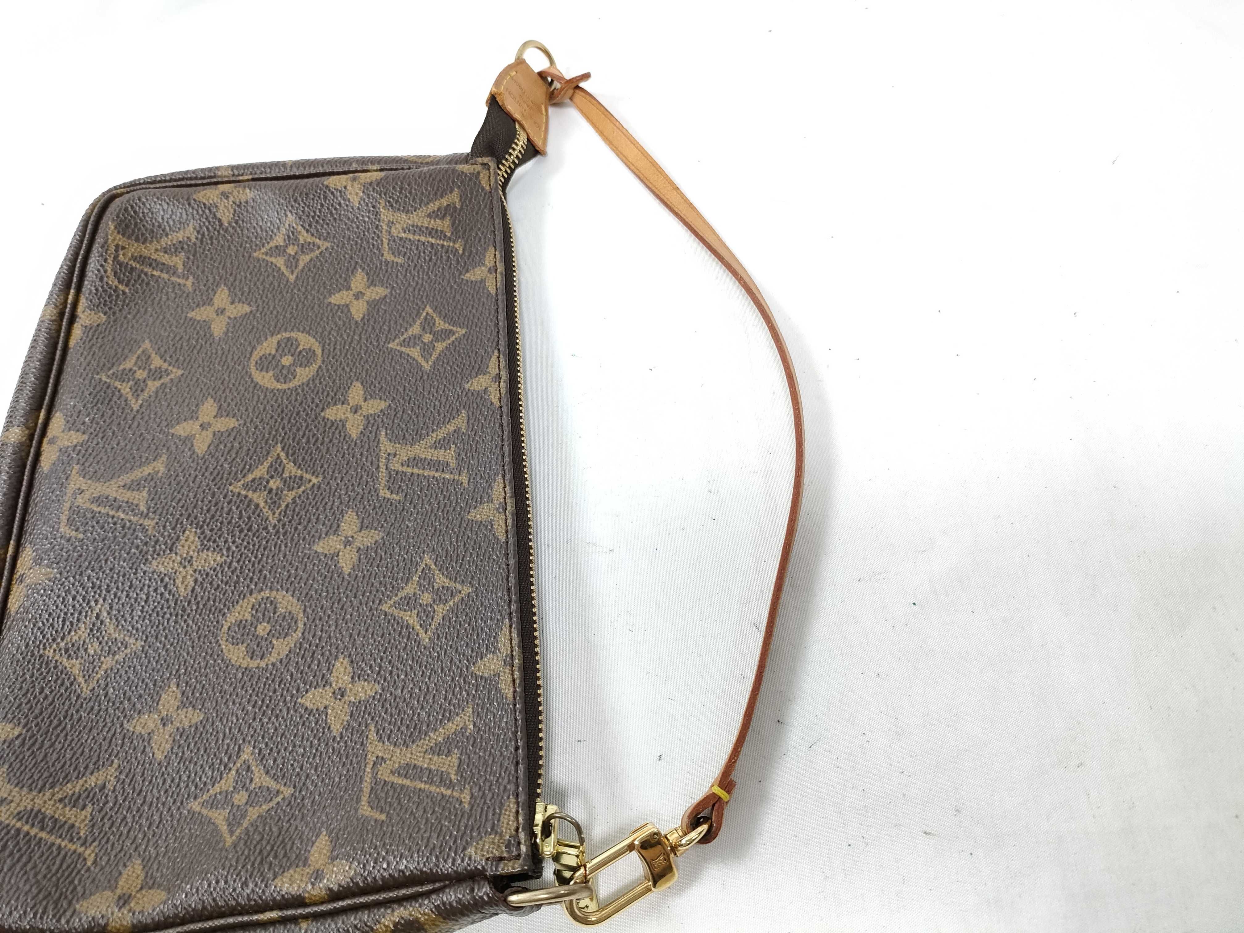 Monogram Accessoires VI0090 Pouch — view 5