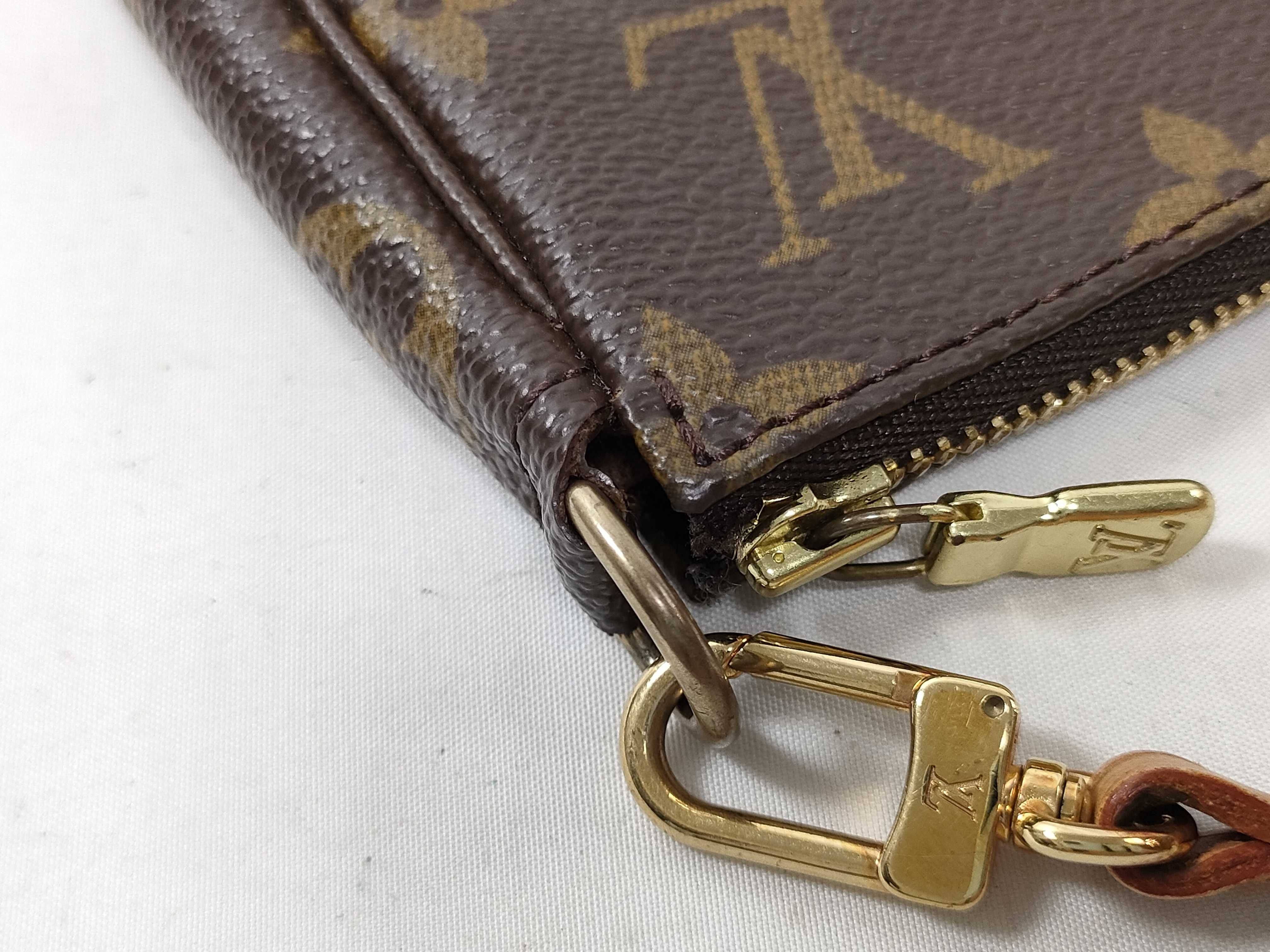 Monogram Accessoires VI0090 Pouch — view 7