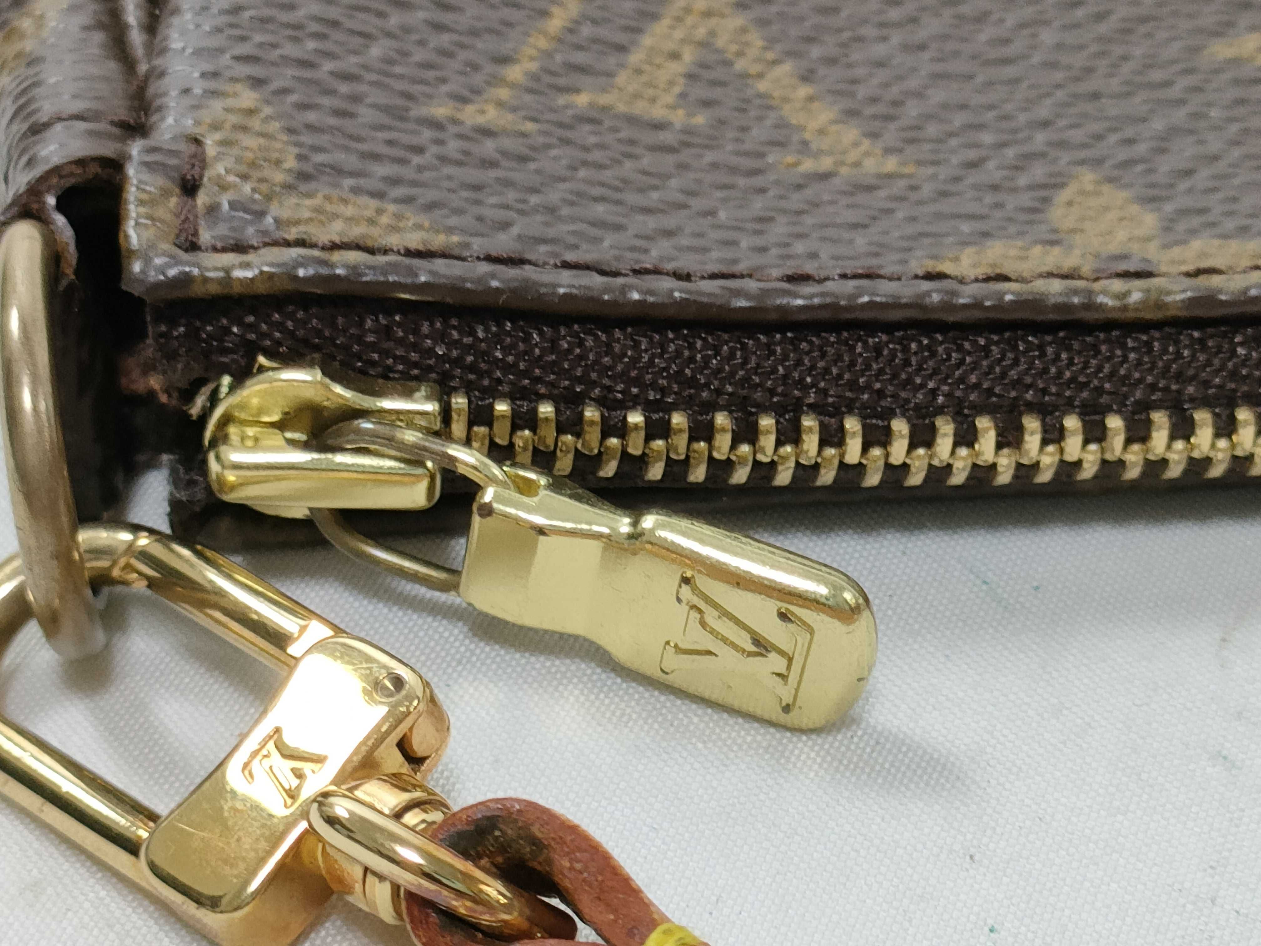 Monogram Accessoires VI0090 Pouch — view 8