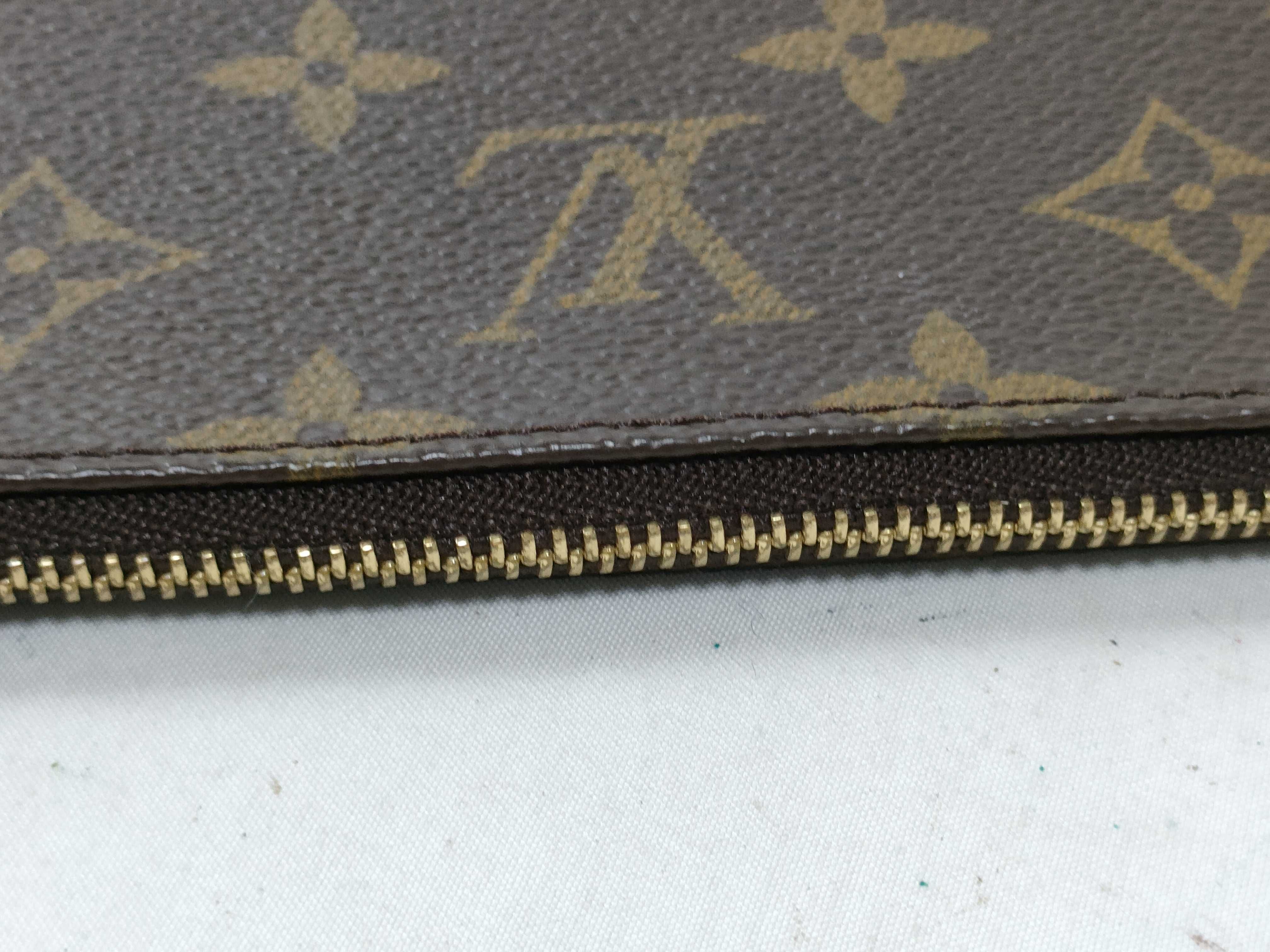 Monogram Accessoires VI0090 Pouch — view 9