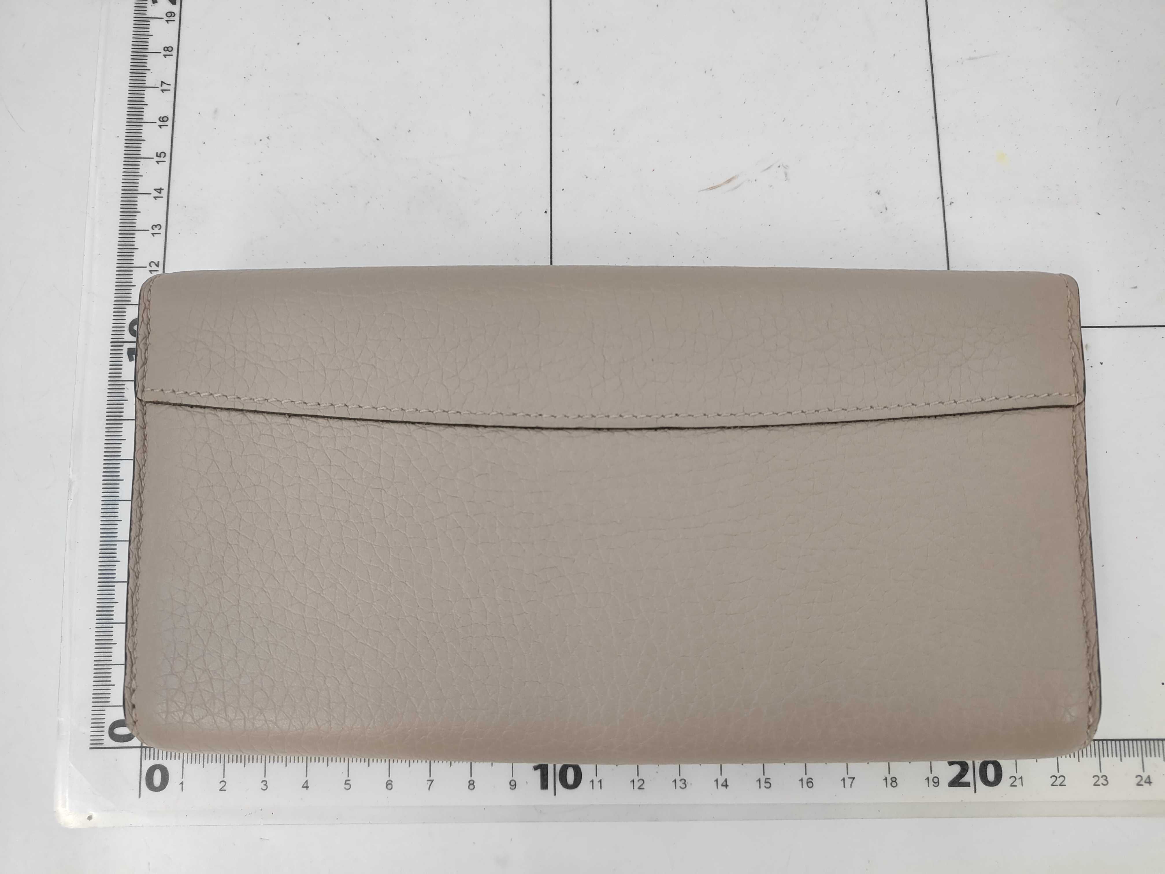 Taurillon Portefeuille Capucines Galet MI1200 Wallet — view 2