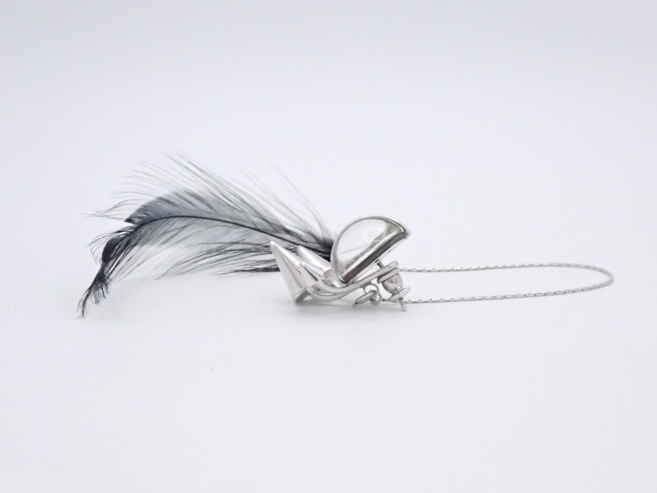 One earring (single earring only) — view 3