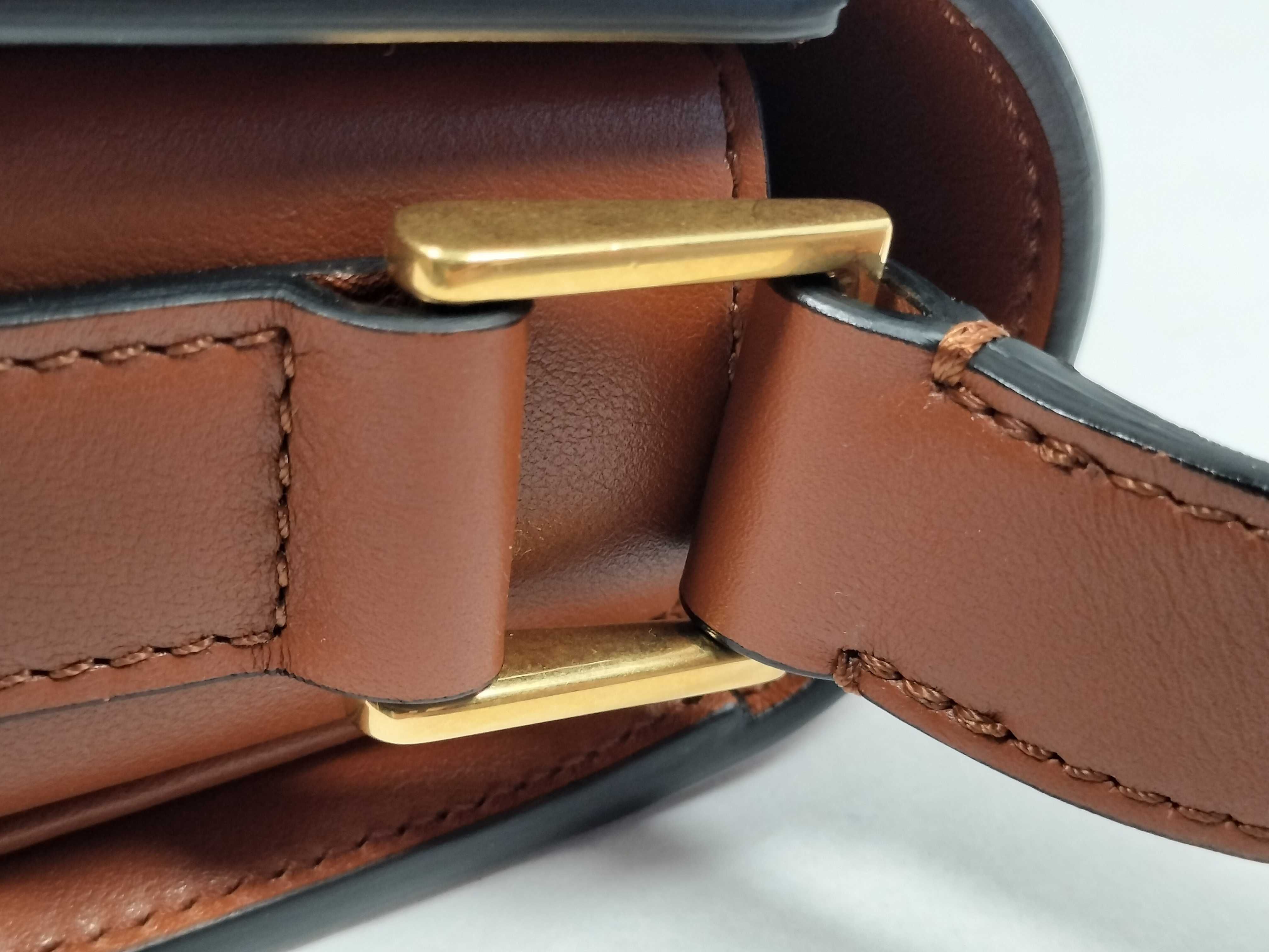 Super VEE Shoulder Bag Crossbody Shoulder Bag — view 5
