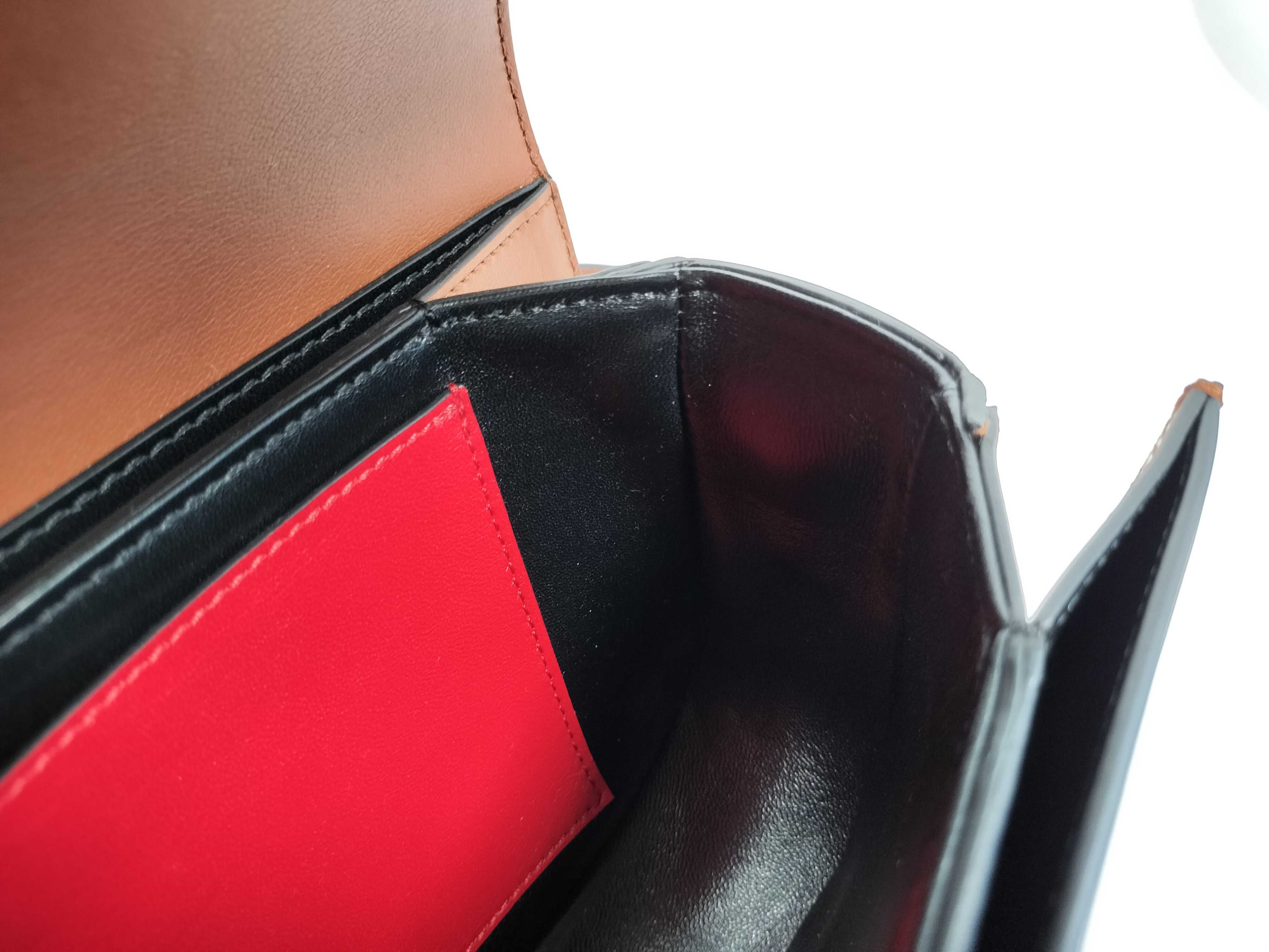 Super VEE Shoulder Bag Crossbody Shoulder Bag — view 9