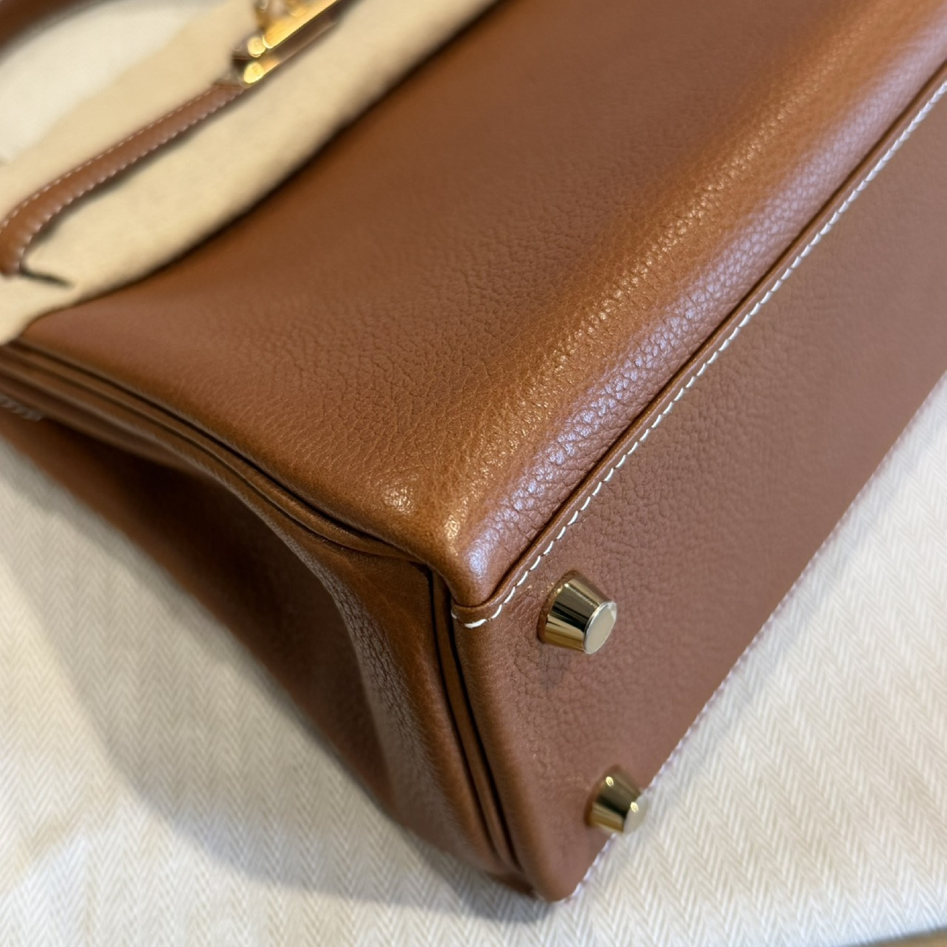 Kelly Retourne25 Fauve Barenia Faubourg Calfskin GHW G stamp Handbag — view 7