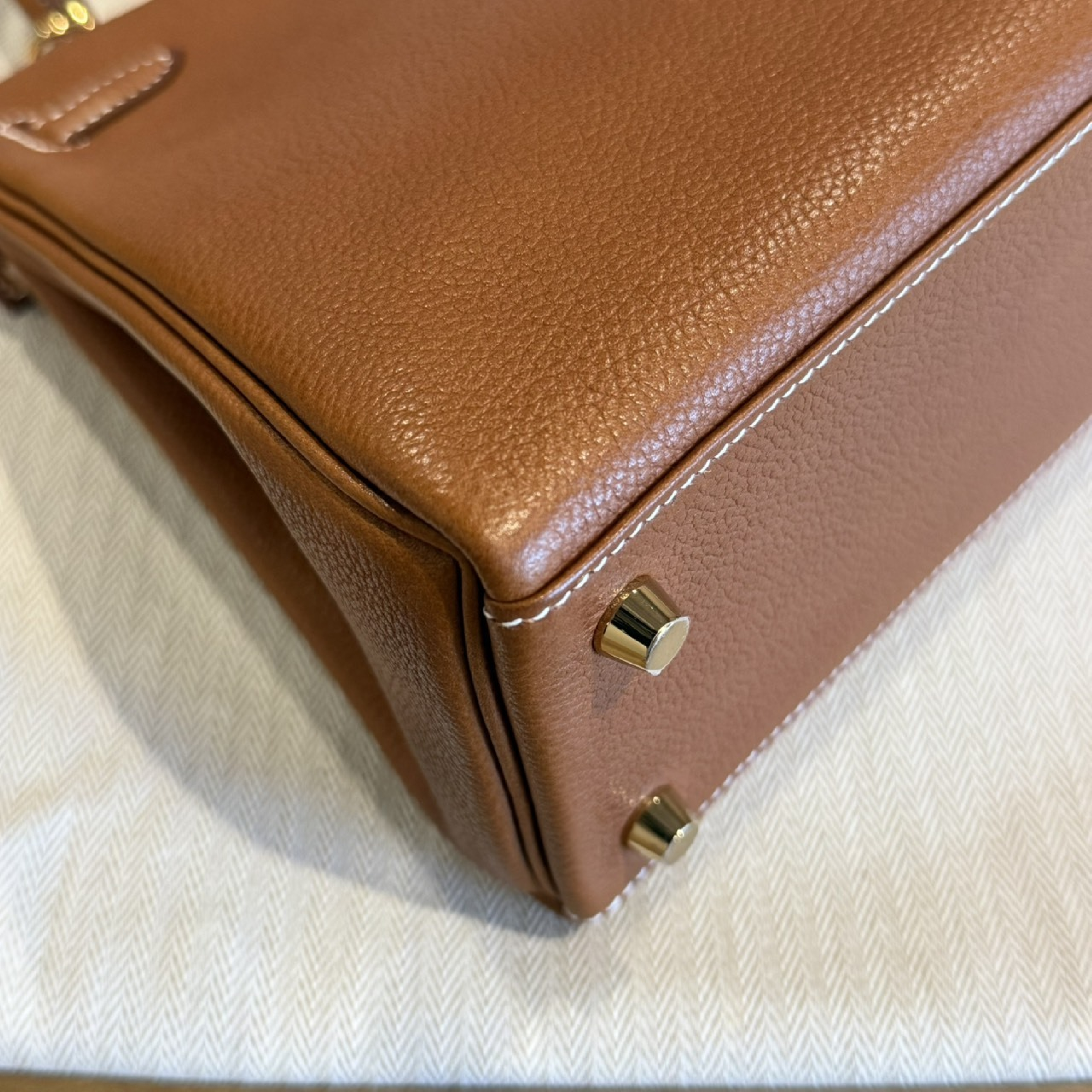 Kelly Retourne25 Fauve Barenia Faubourg Calfskin GHW G stamp Handbag — view 9