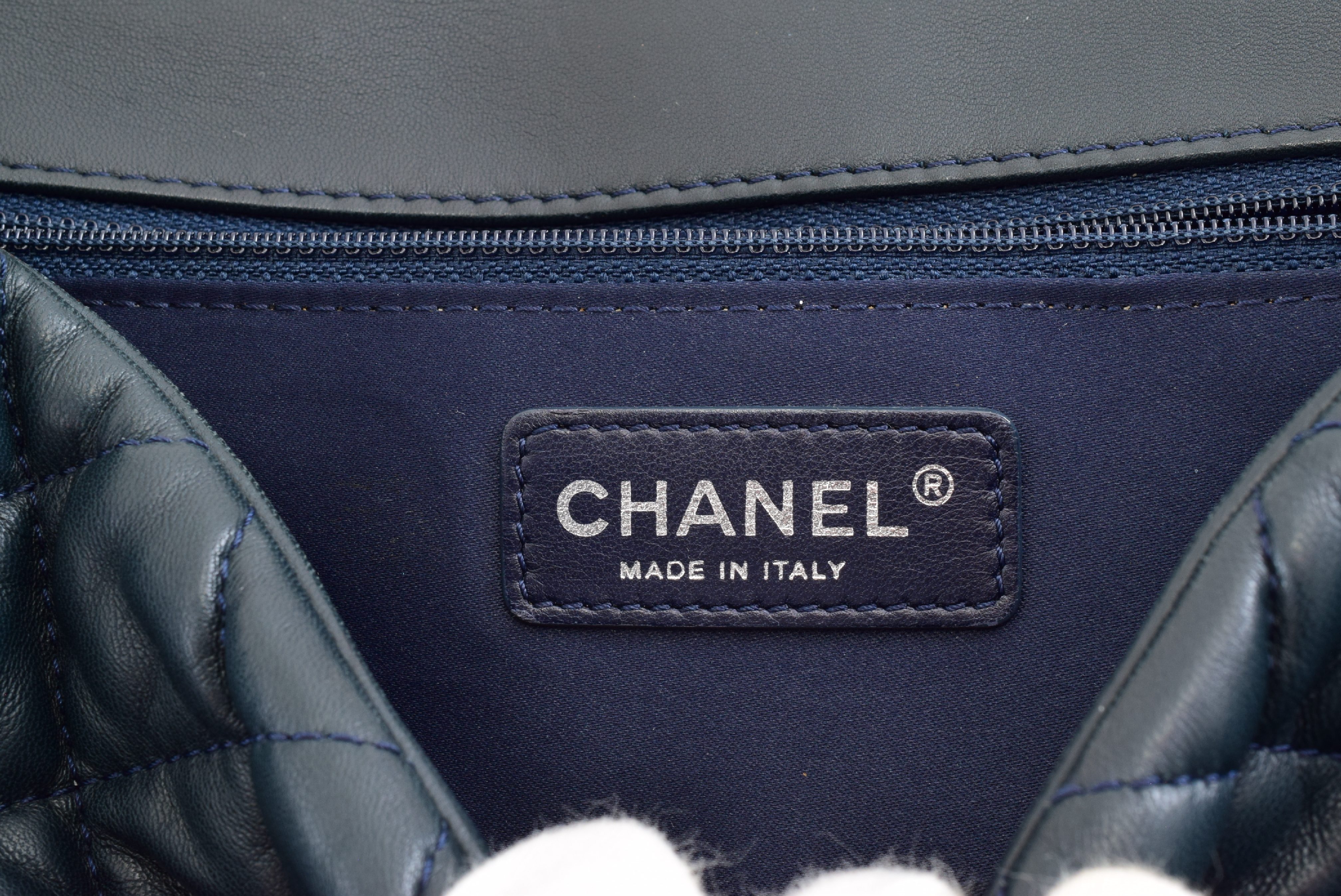 Matelasse chain shoulder bag with sticker and card — view 10