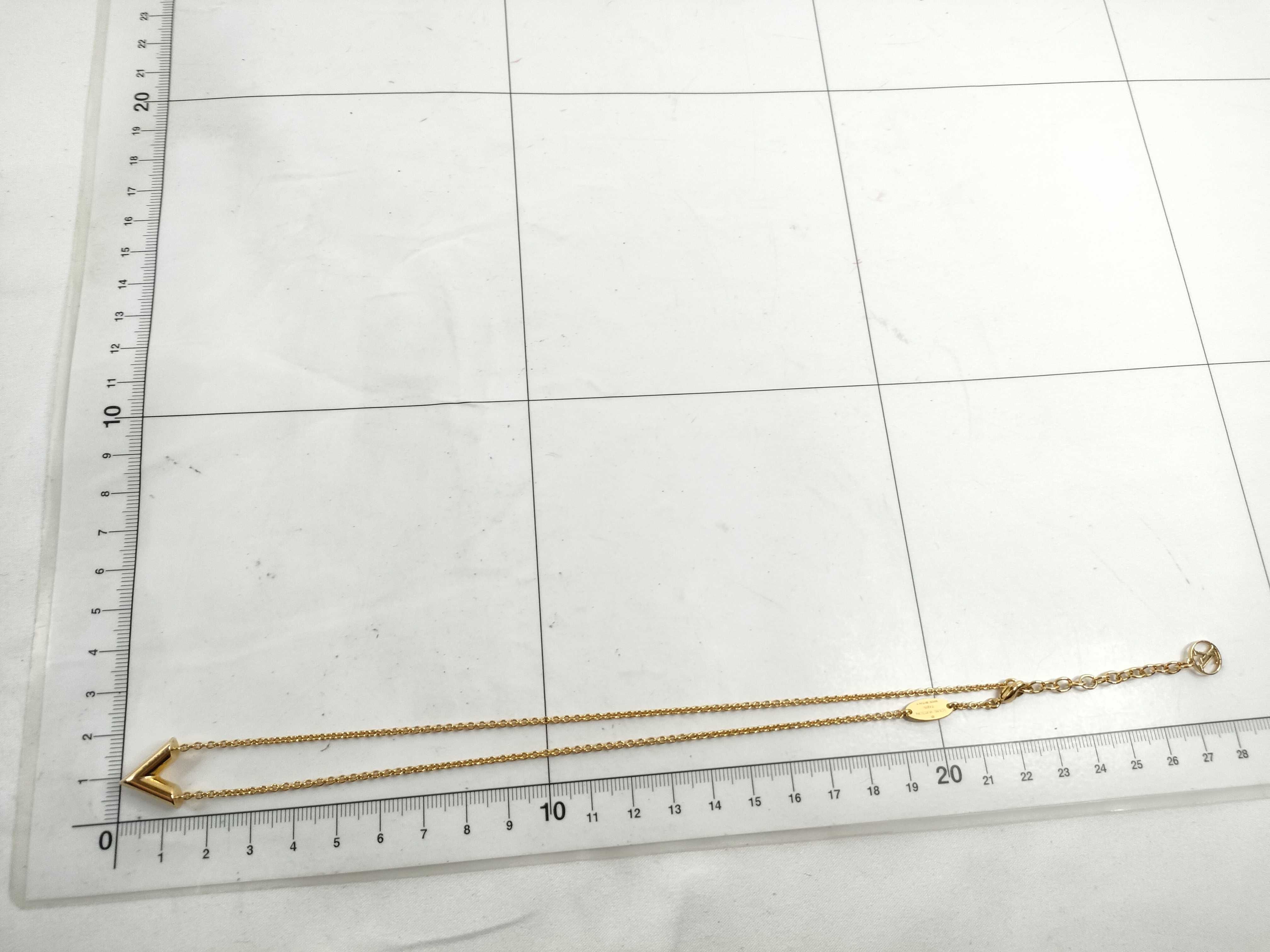 LV Essential V Necklace M61083 LE0290 Necklace — view 11