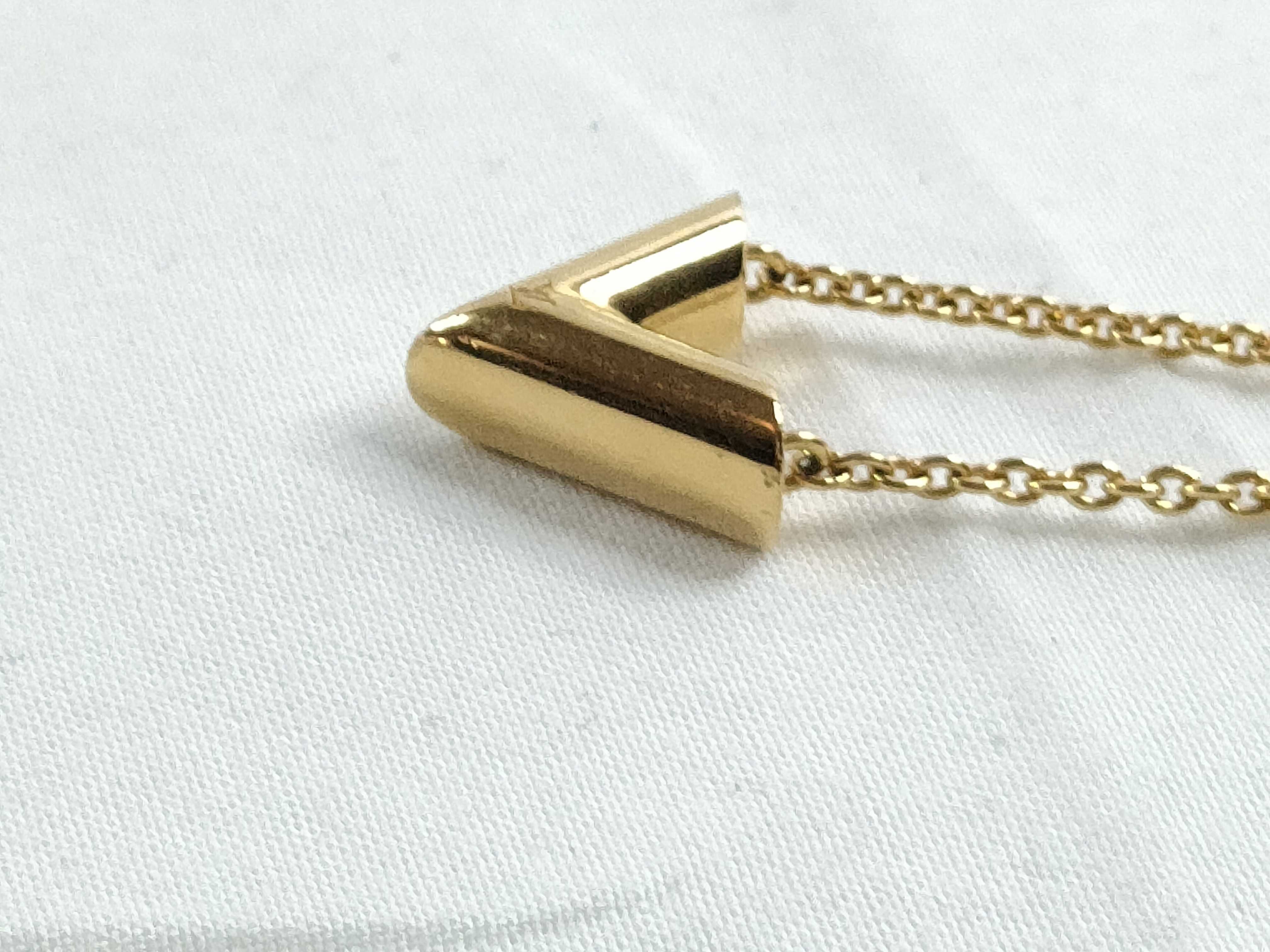 LV Essential V Necklace M61083 LE0290 Necklace — view 3