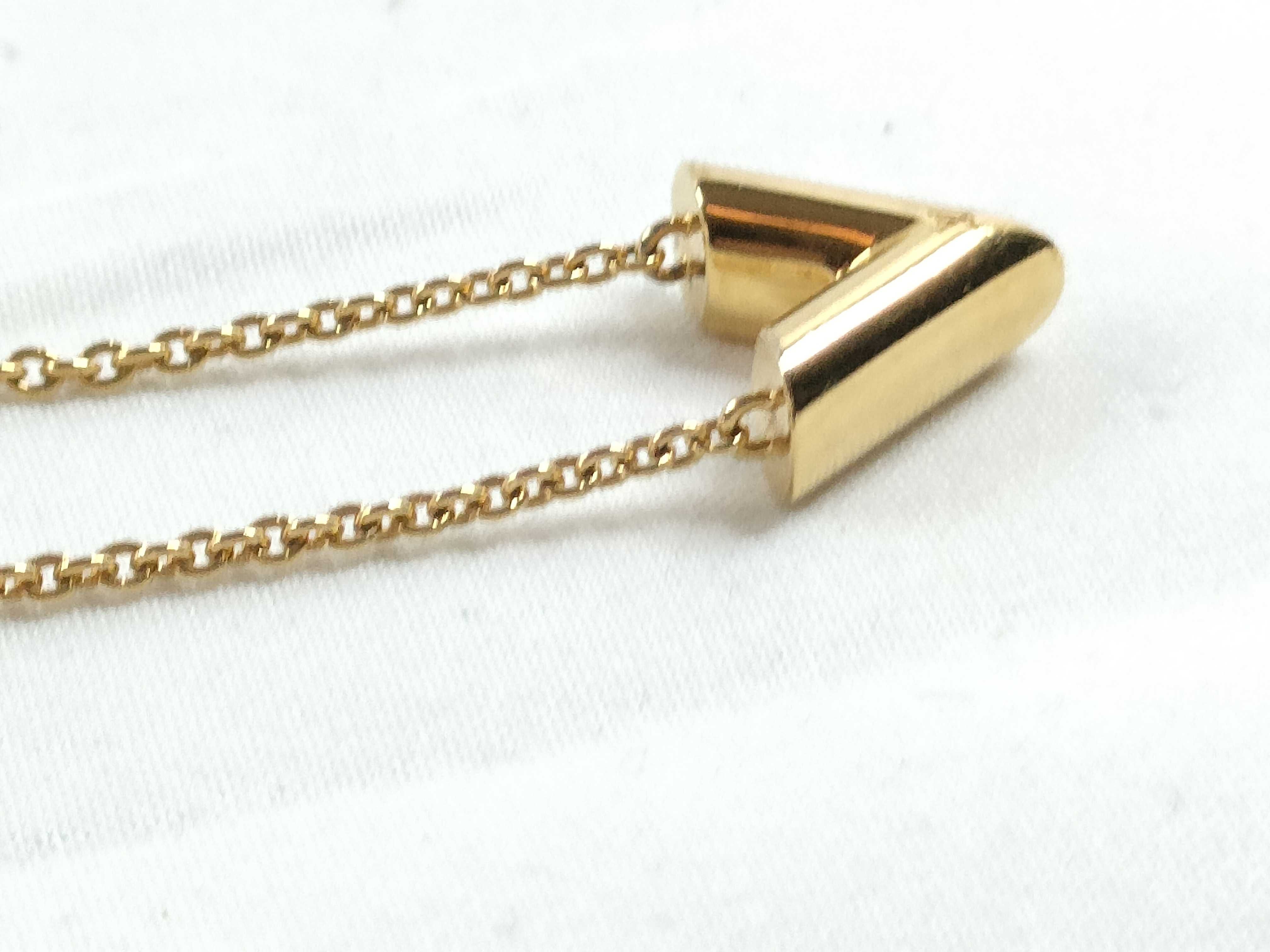 LV Essential V Necklace M61083 LE0290 Necklace — view 4