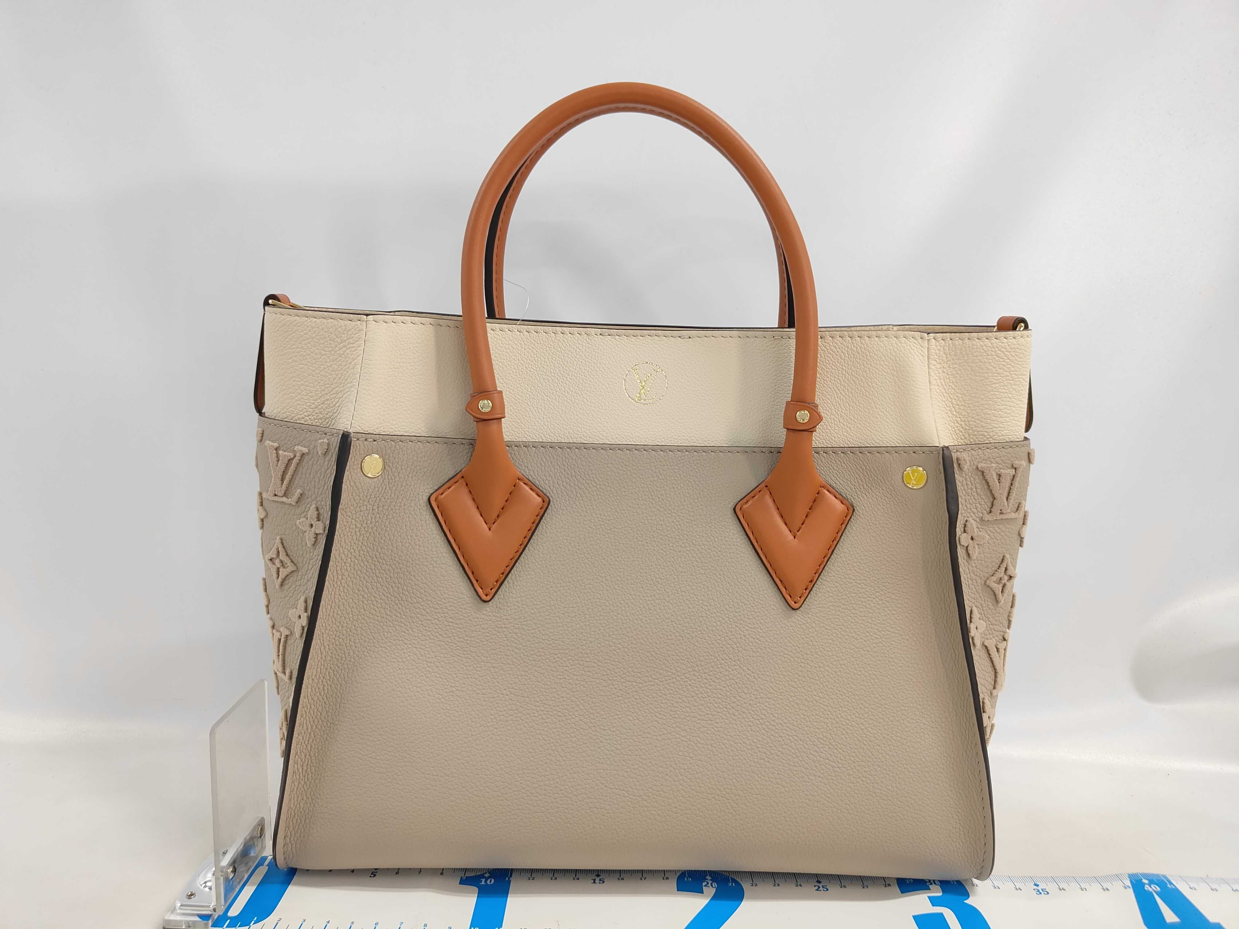 Monogram On My Side MM Current Model Tote Bag 2-way Tote Bag — view 2
