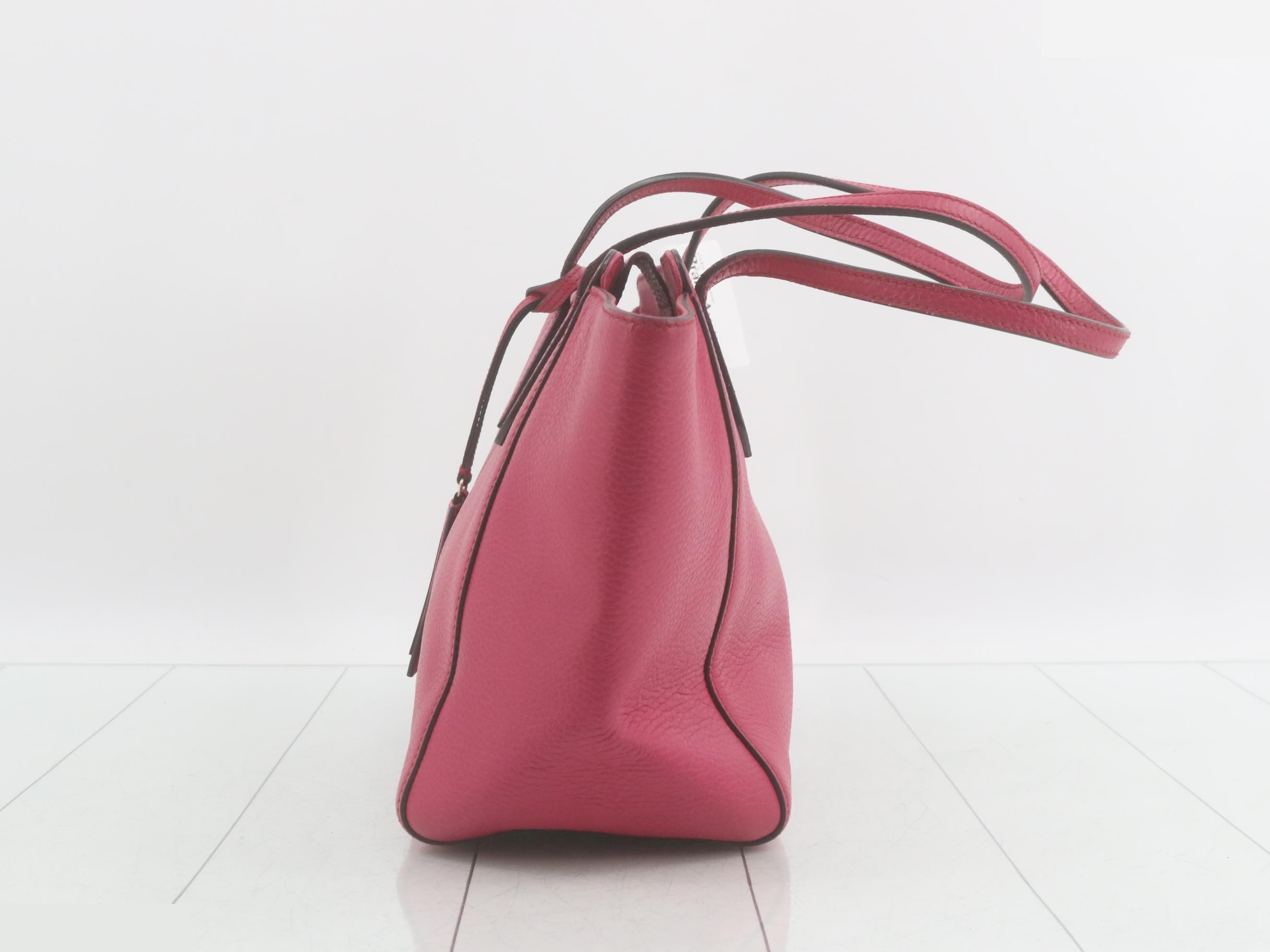 Pink leather handbag — view 3