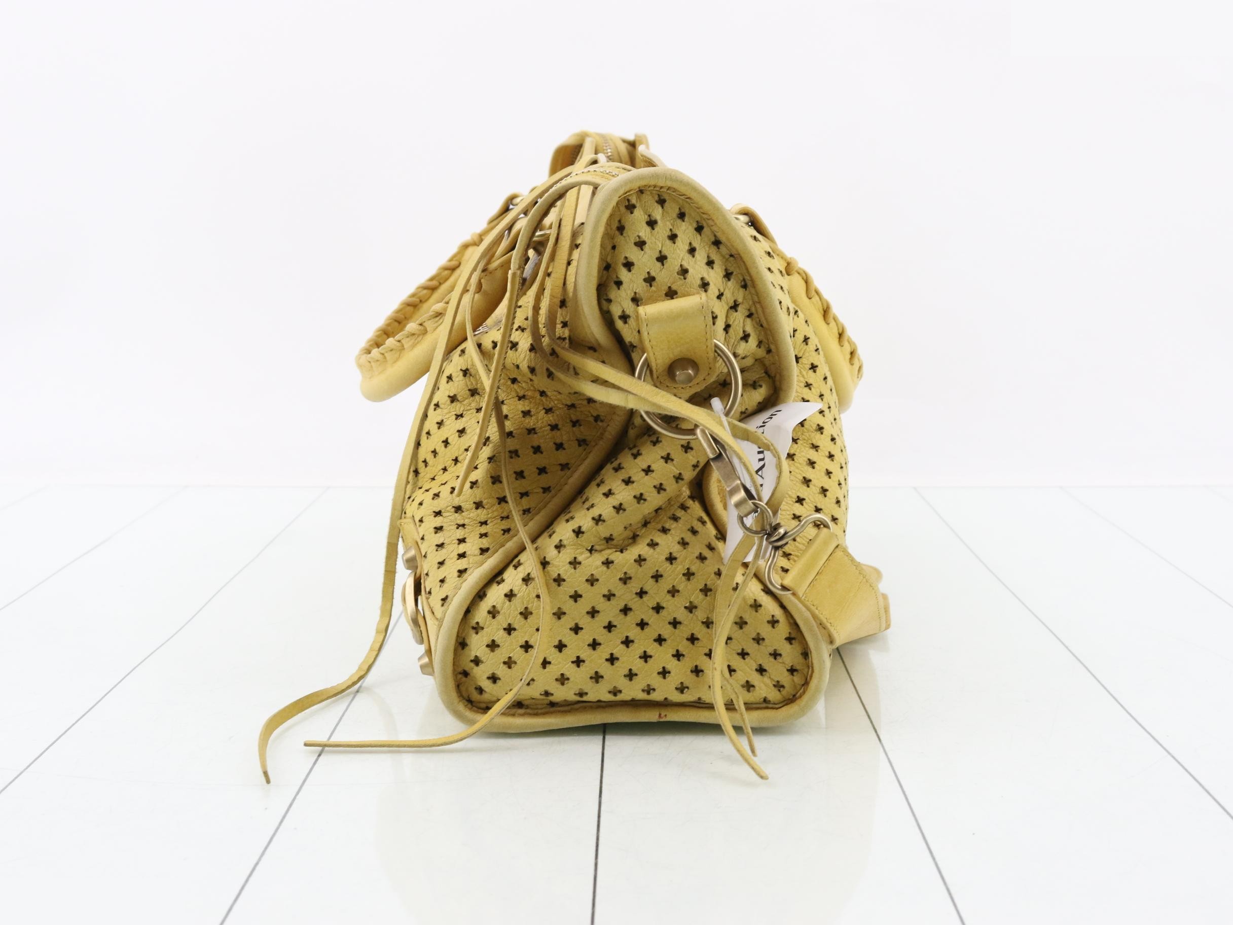 The City Handbag 2-Way Shoulder Bag — view 3