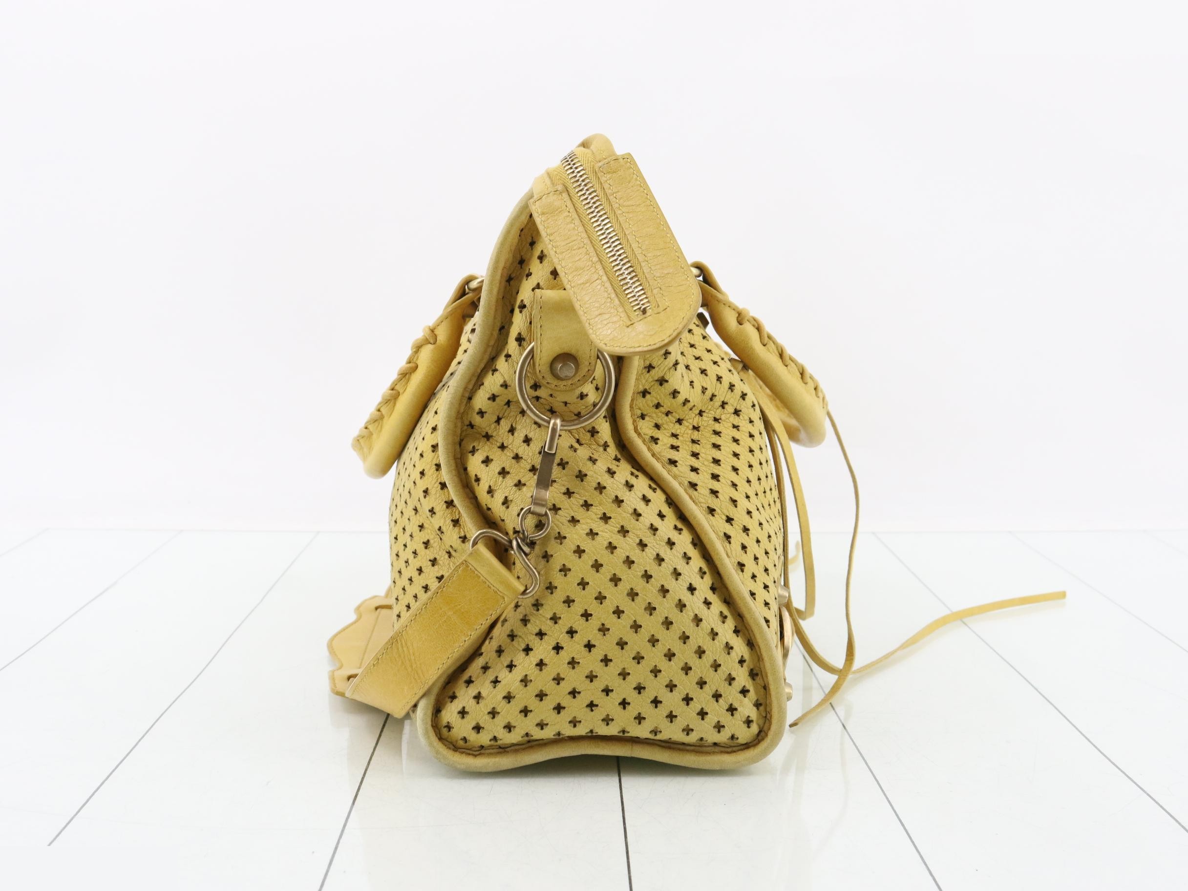 The City Handbag 2-Way Shoulder Bag — view 4