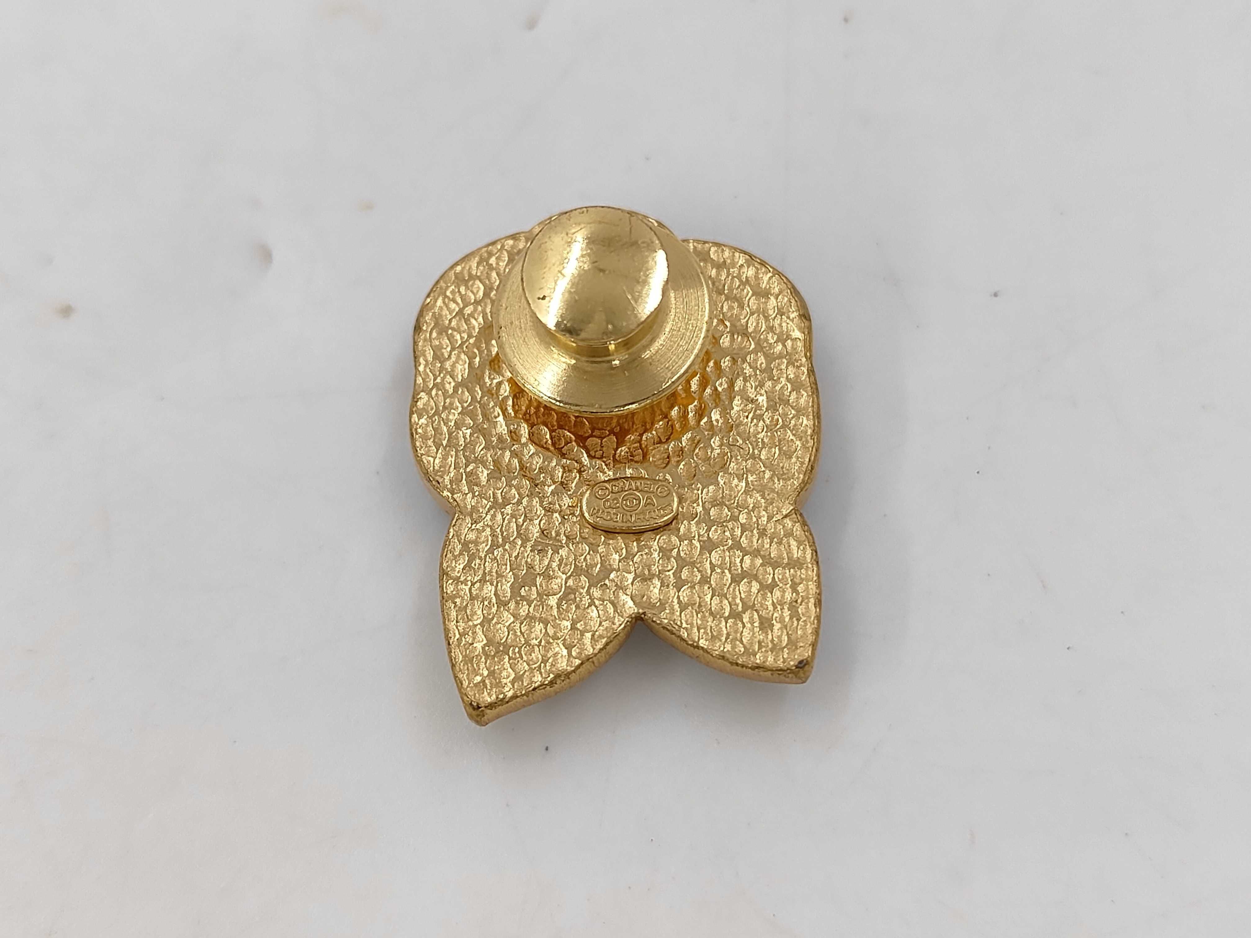 Coco Mark Camellia Black Gold Brooch 02A — view 2