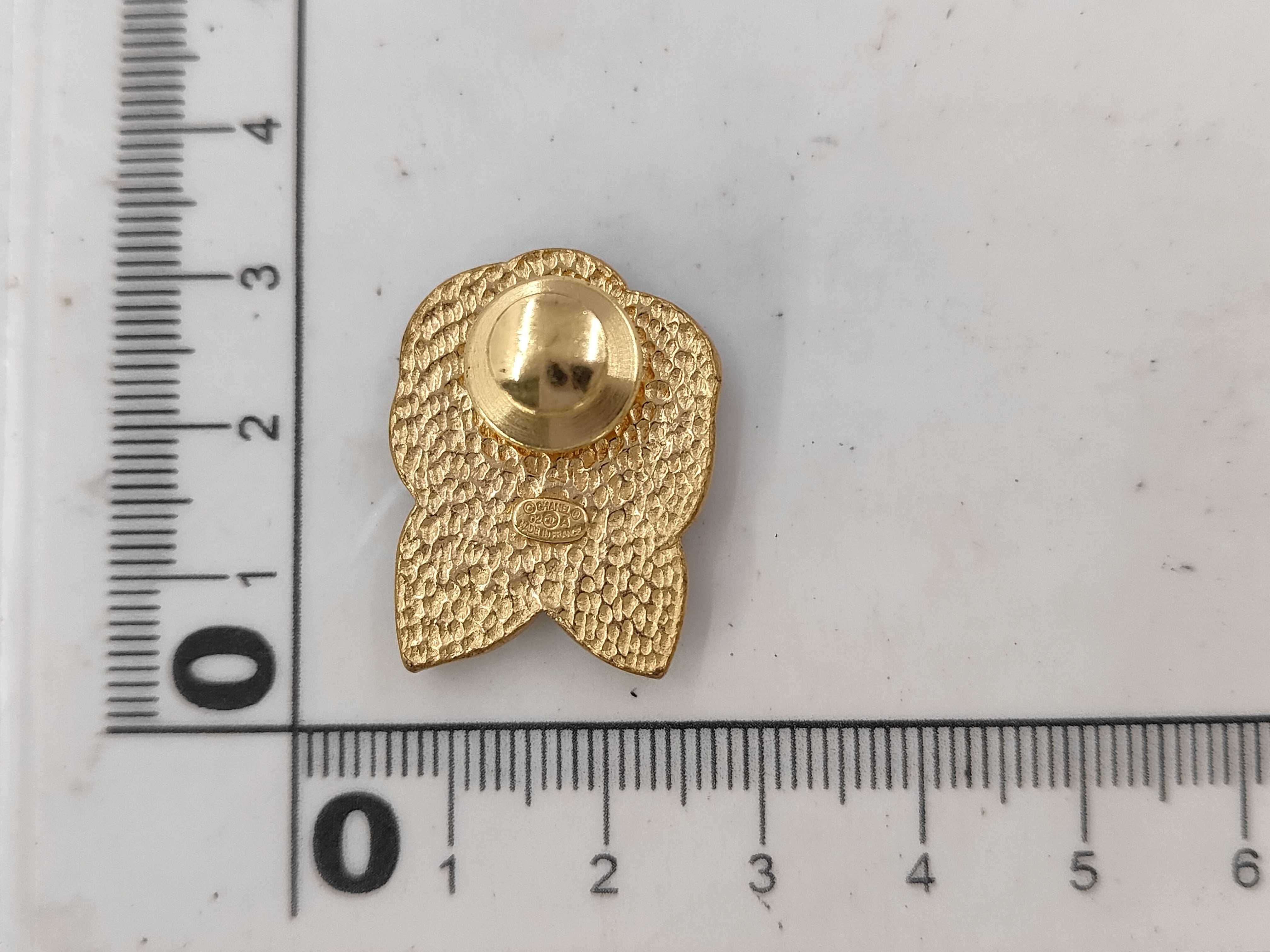 Coco Mark Camellia Black Gold Brooch 02A — view 5