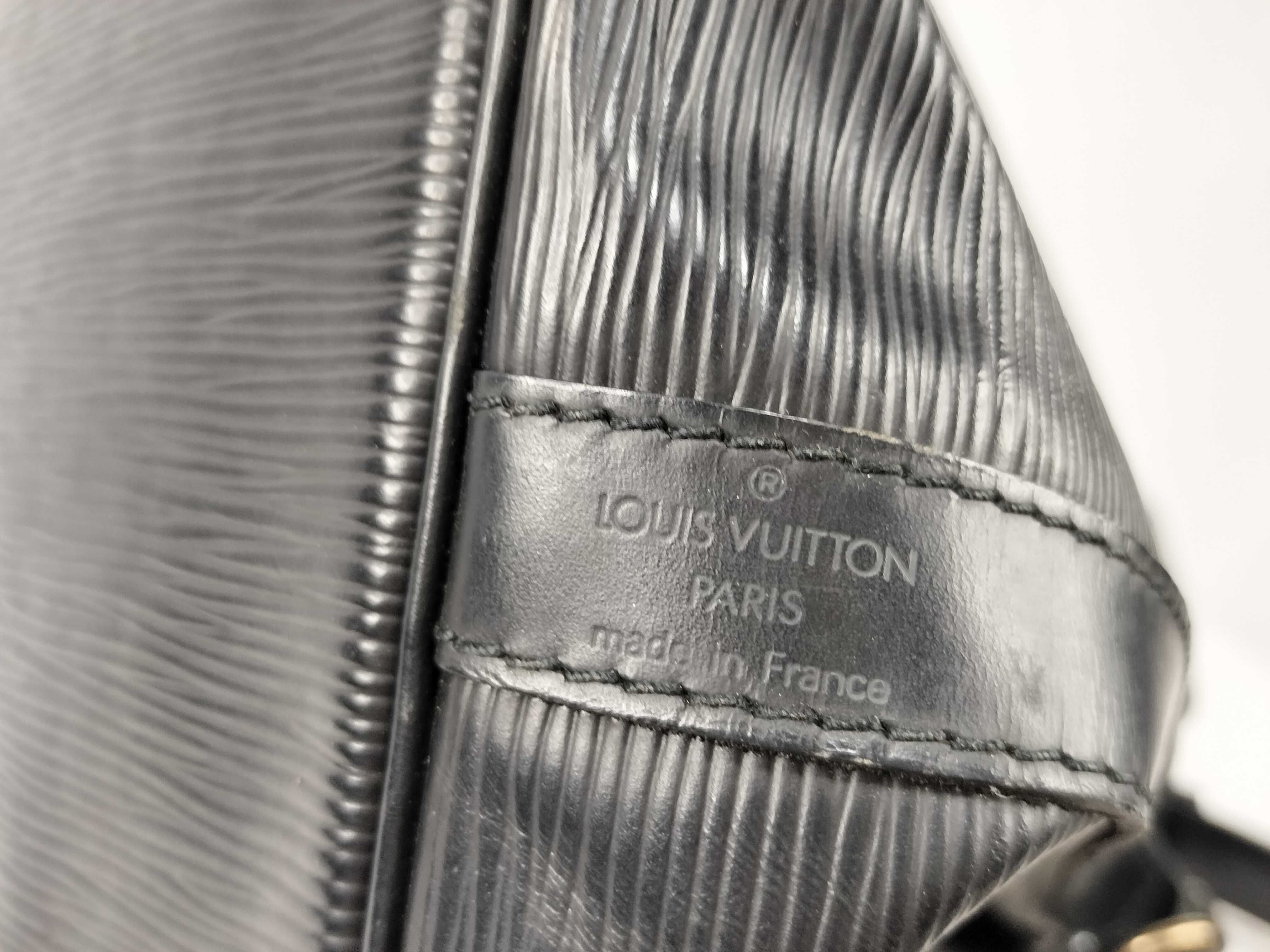 Epi LV Epi Petit Noe Shoulder Bag (with missing studs) M44102 — view 11
