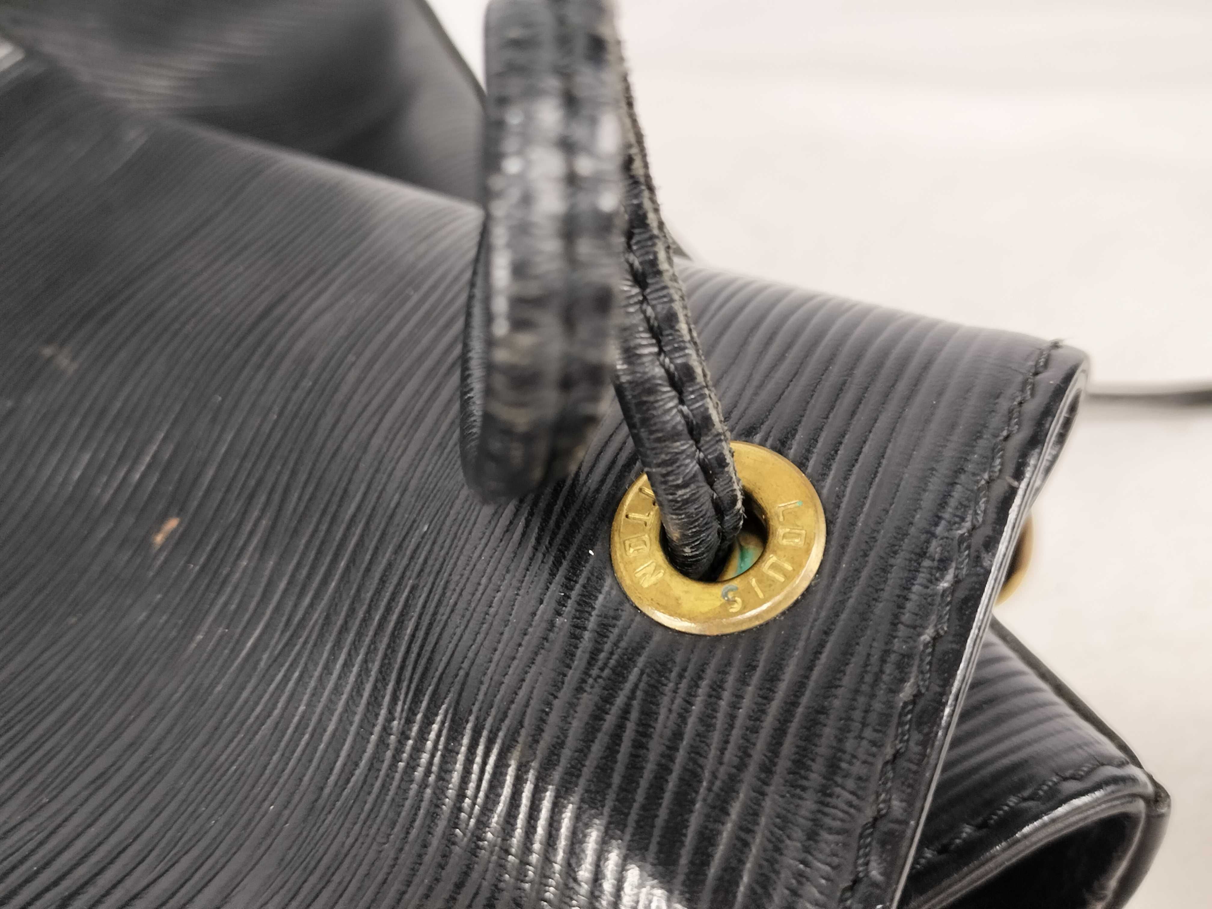 Epi LV Epi Petit Noe Shoulder Bag (with missing studs) M44102 — view 15