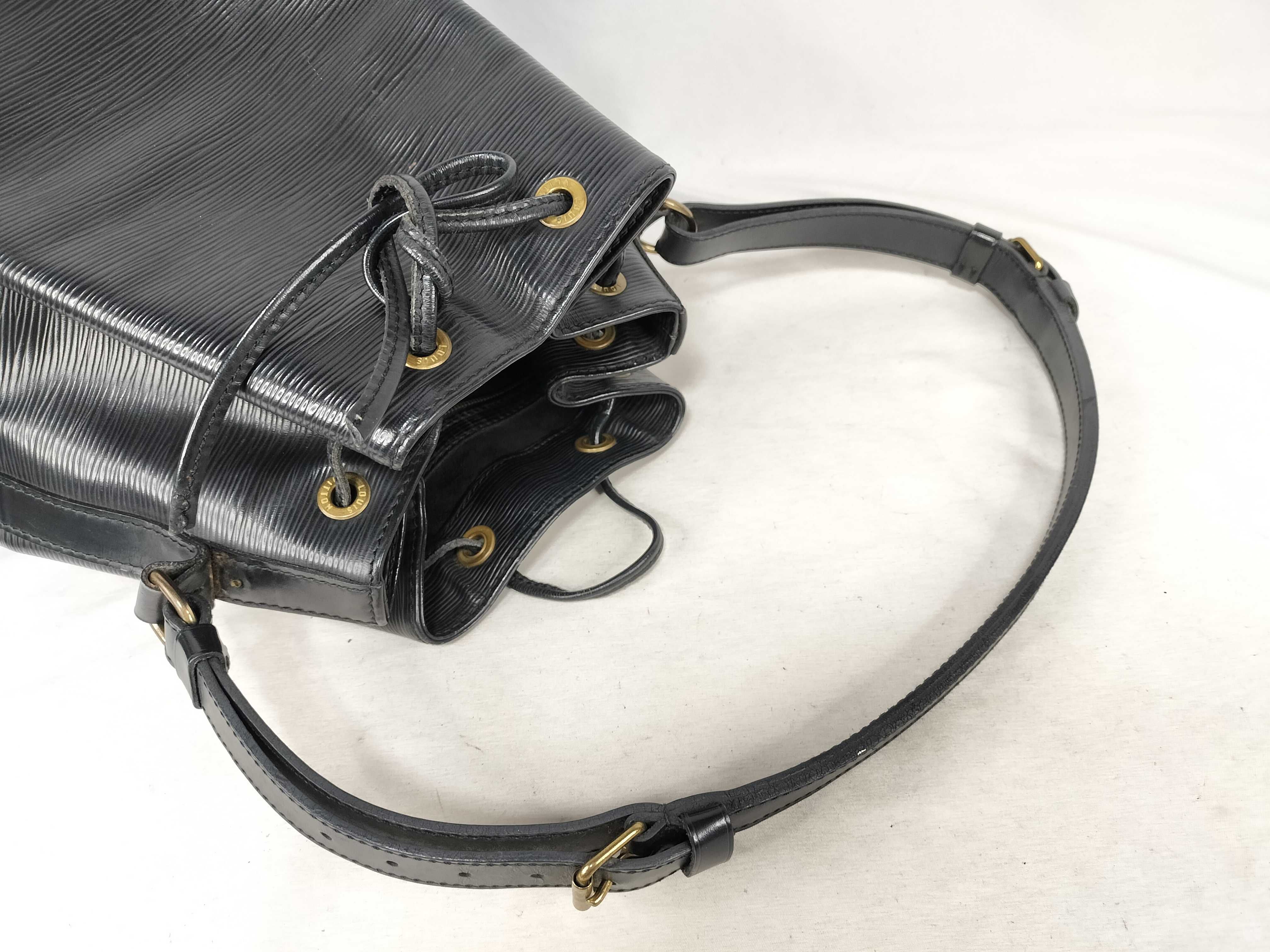 Epi LV Epi Petit Noe Shoulder Bag (with missing studs) M44102 — view 3