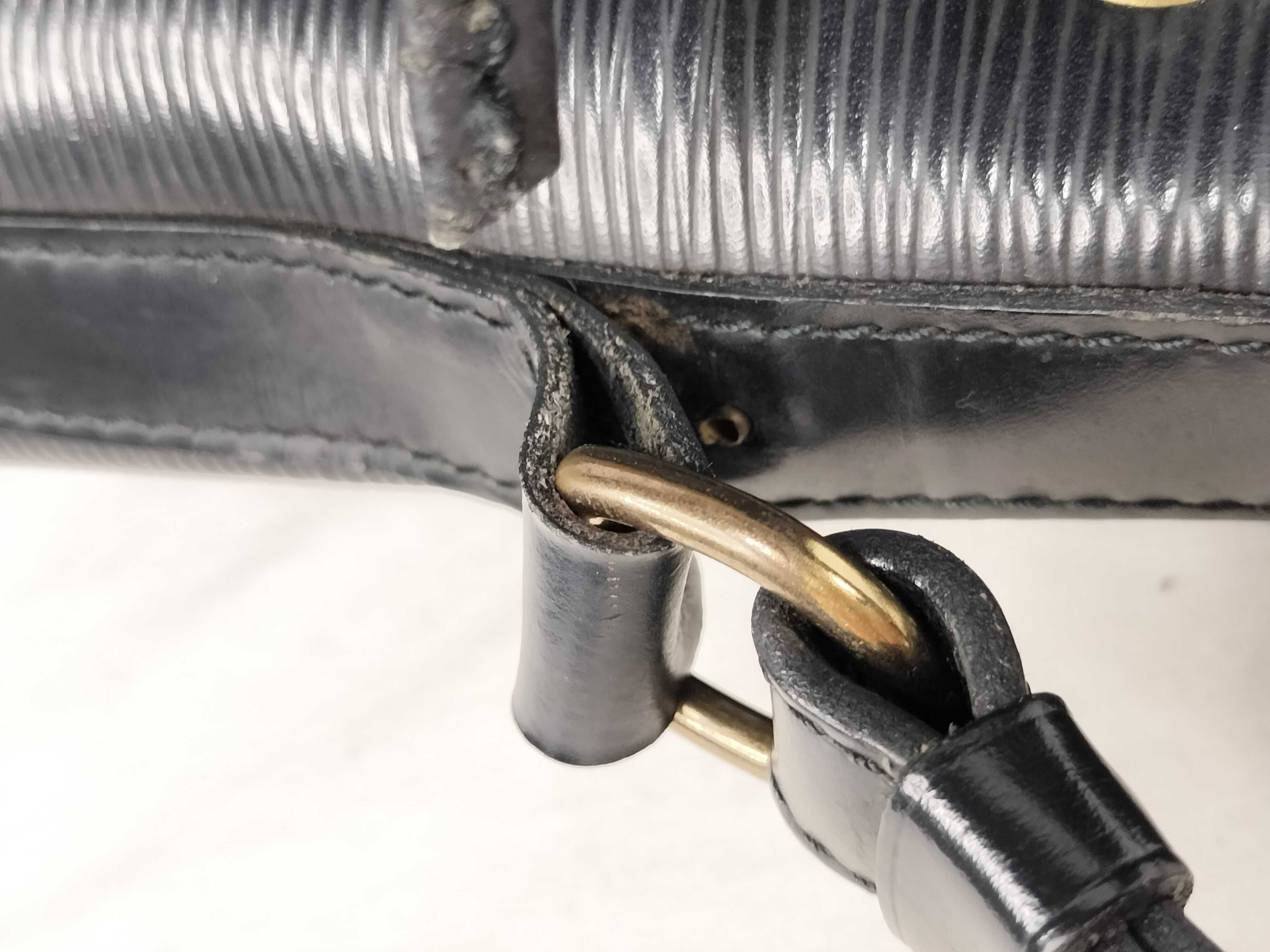 Epi LV Epi Petit Noe Shoulder Bag (with missing studs) M44102 — view 5