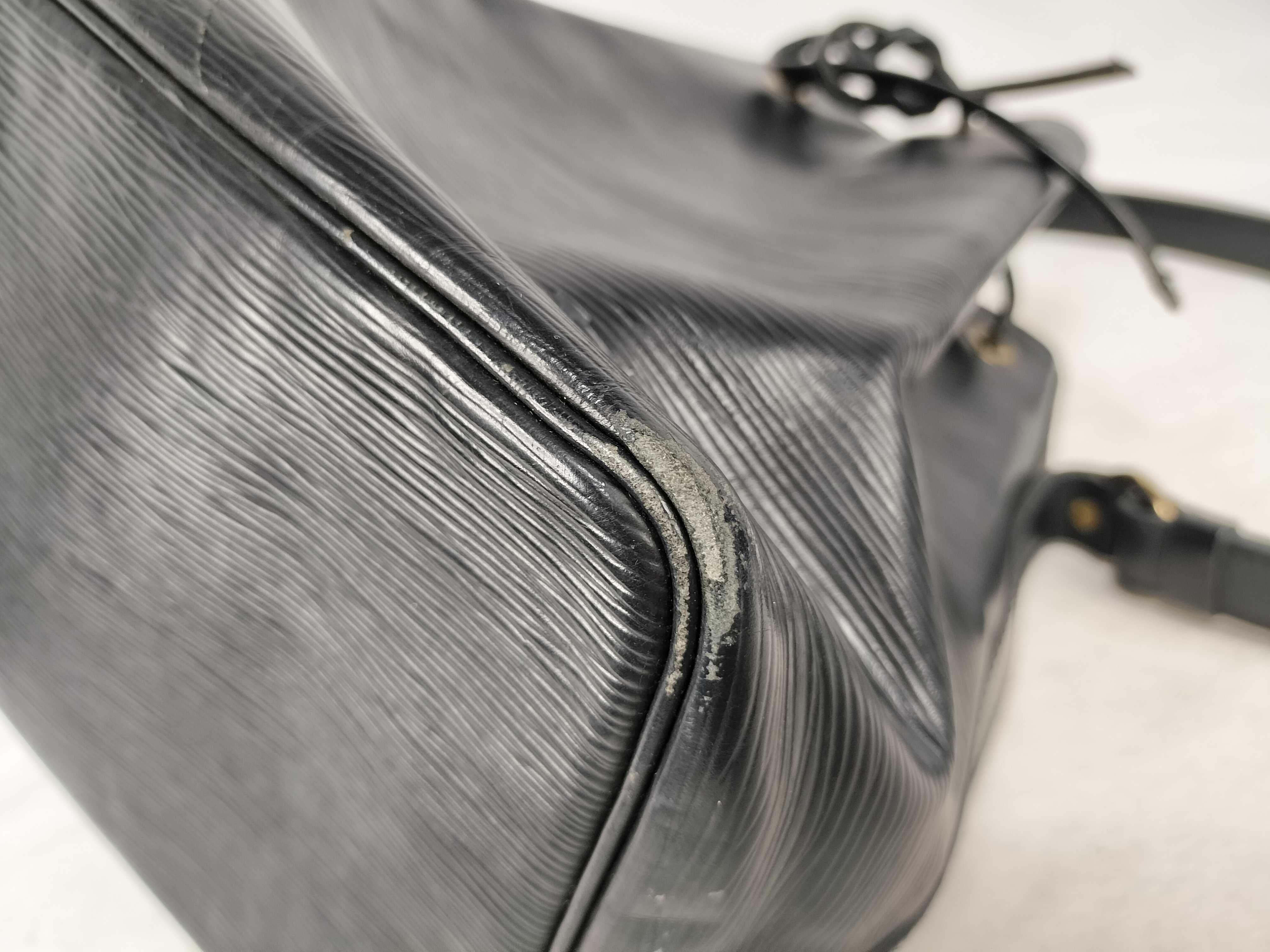 Epi LV Epi Petit Noe Shoulder Bag (with missing studs) M44102 — view 6