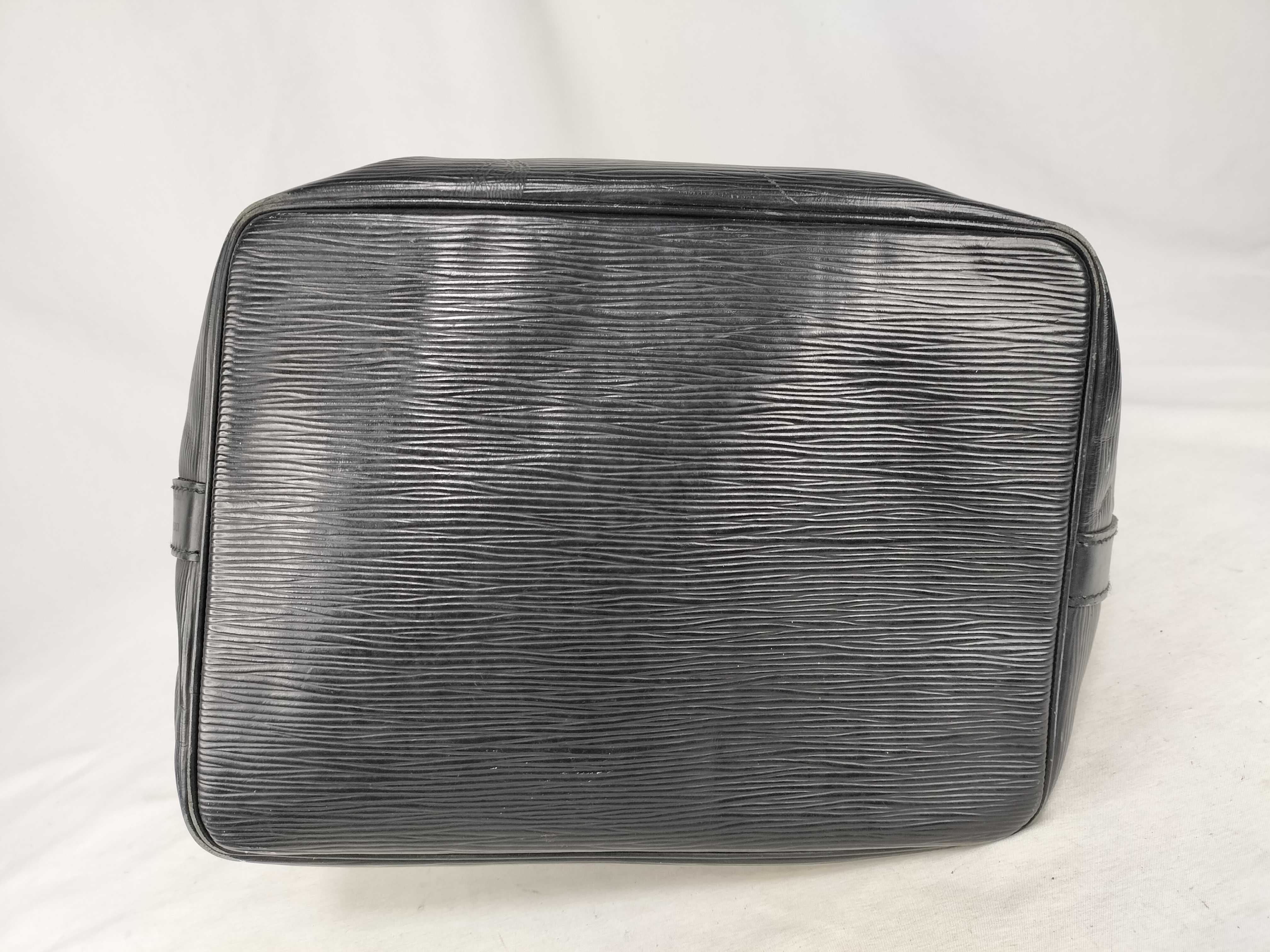 Epi LV Epi Petit Noe Shoulder Bag (with missing studs) M44102 — view 7