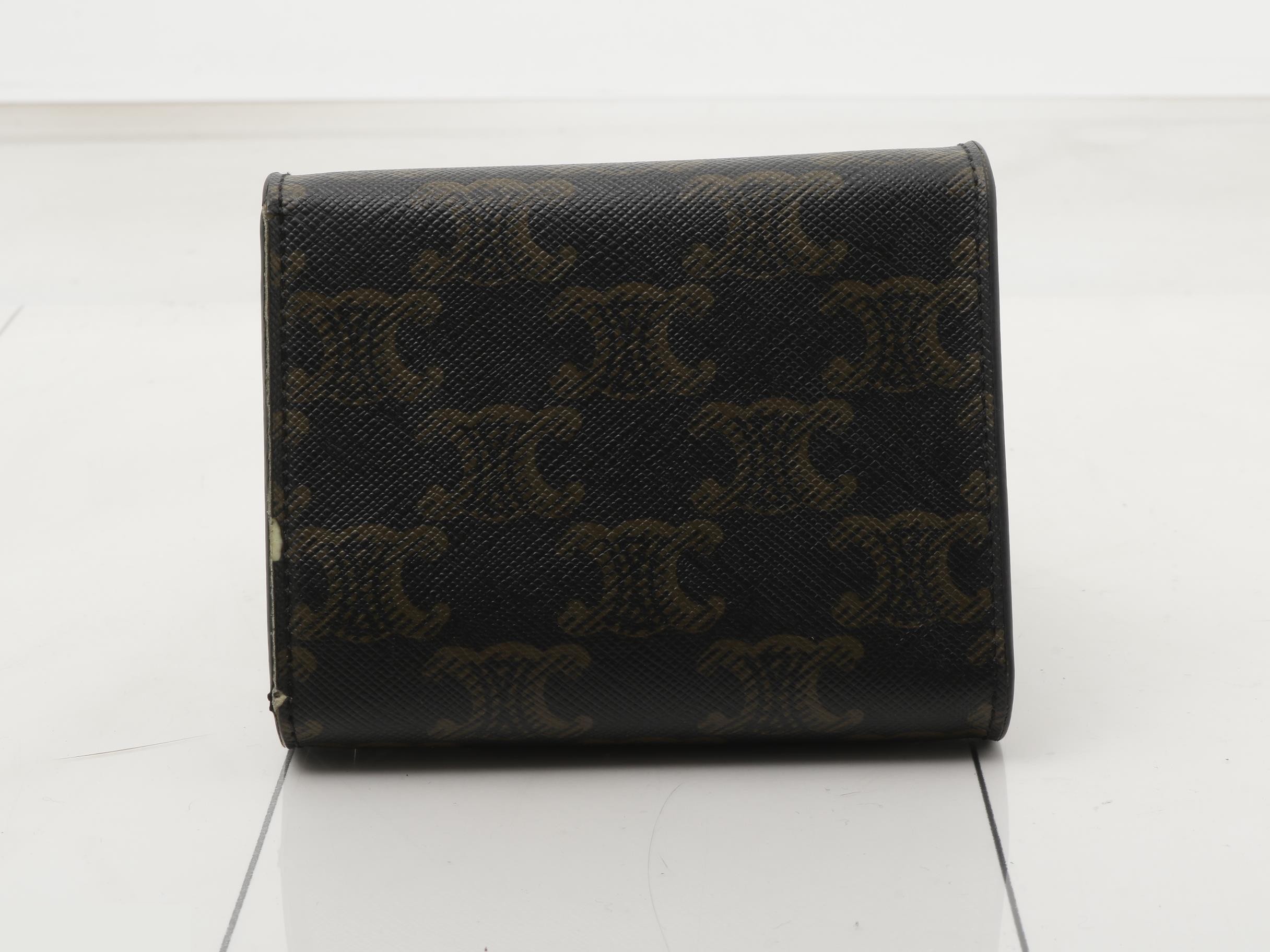 Other lines: Bags and wallets, Triomphe Macadam pattern, tri-fold. — view 2