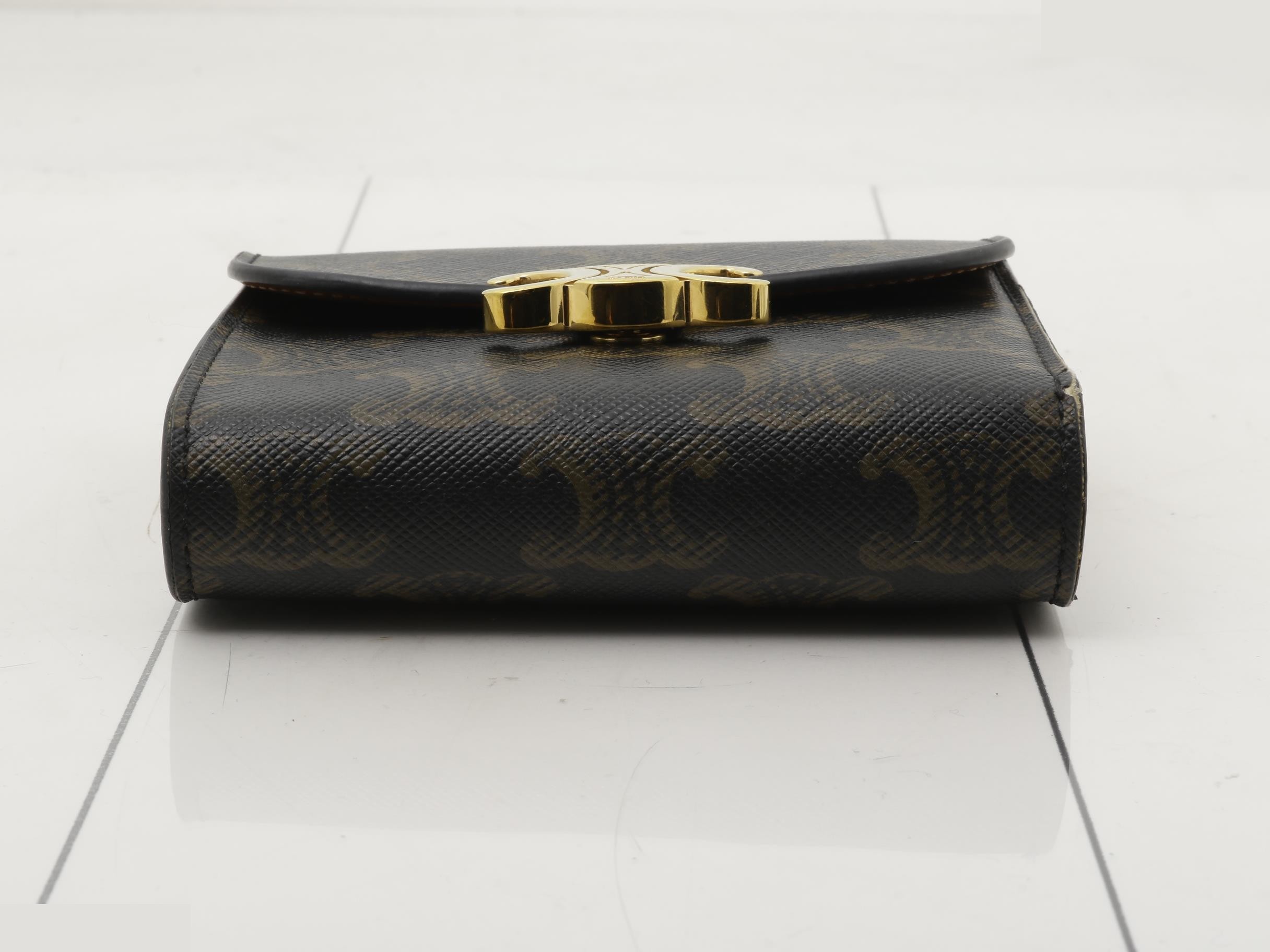 Other lines: Bags and wallets, Triomphe Macadam pattern, tri-fold. — view 3