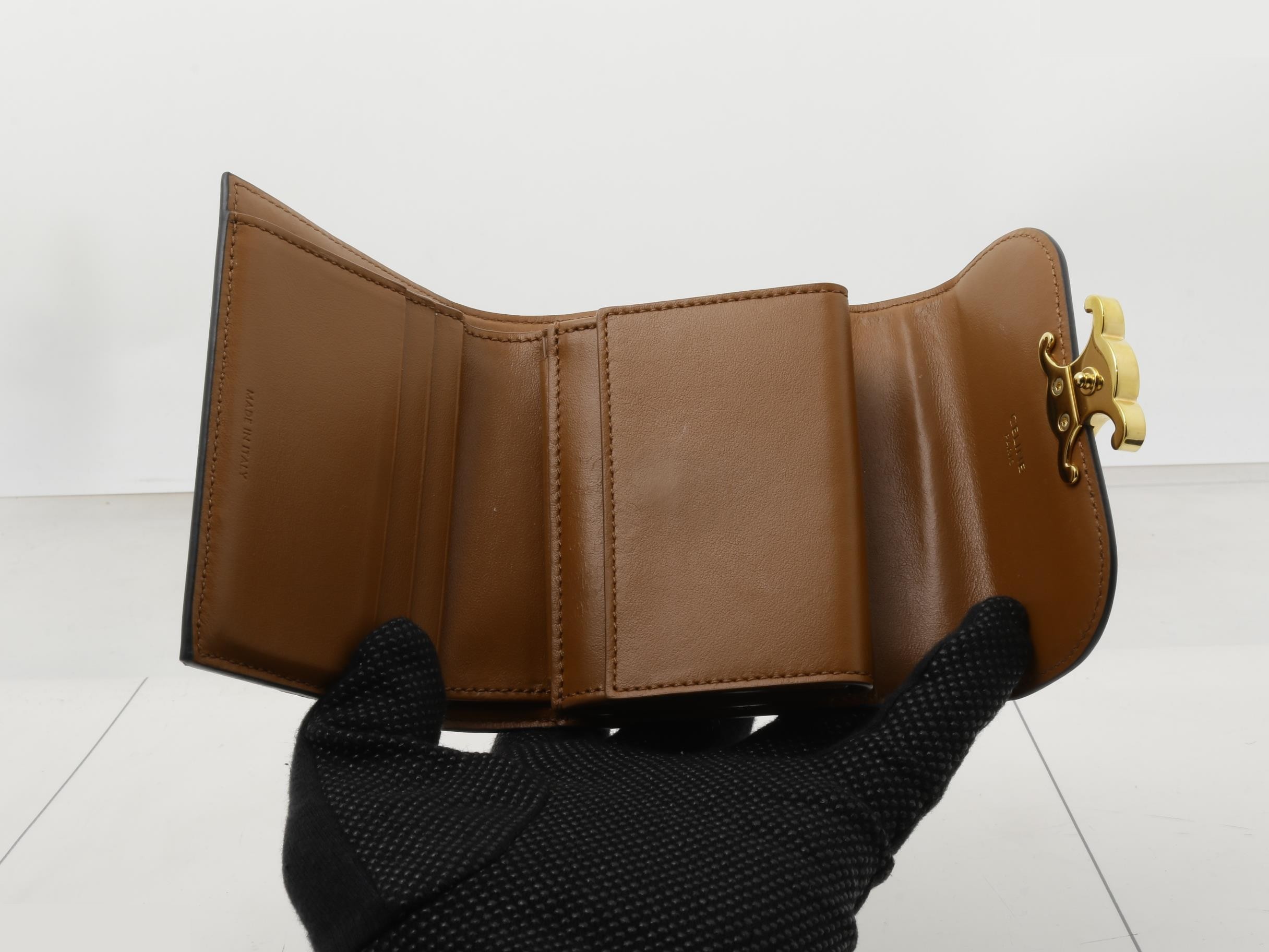 Other lines: Bags and wallets, Triomphe Macadam pattern, tri-fold. — view 4