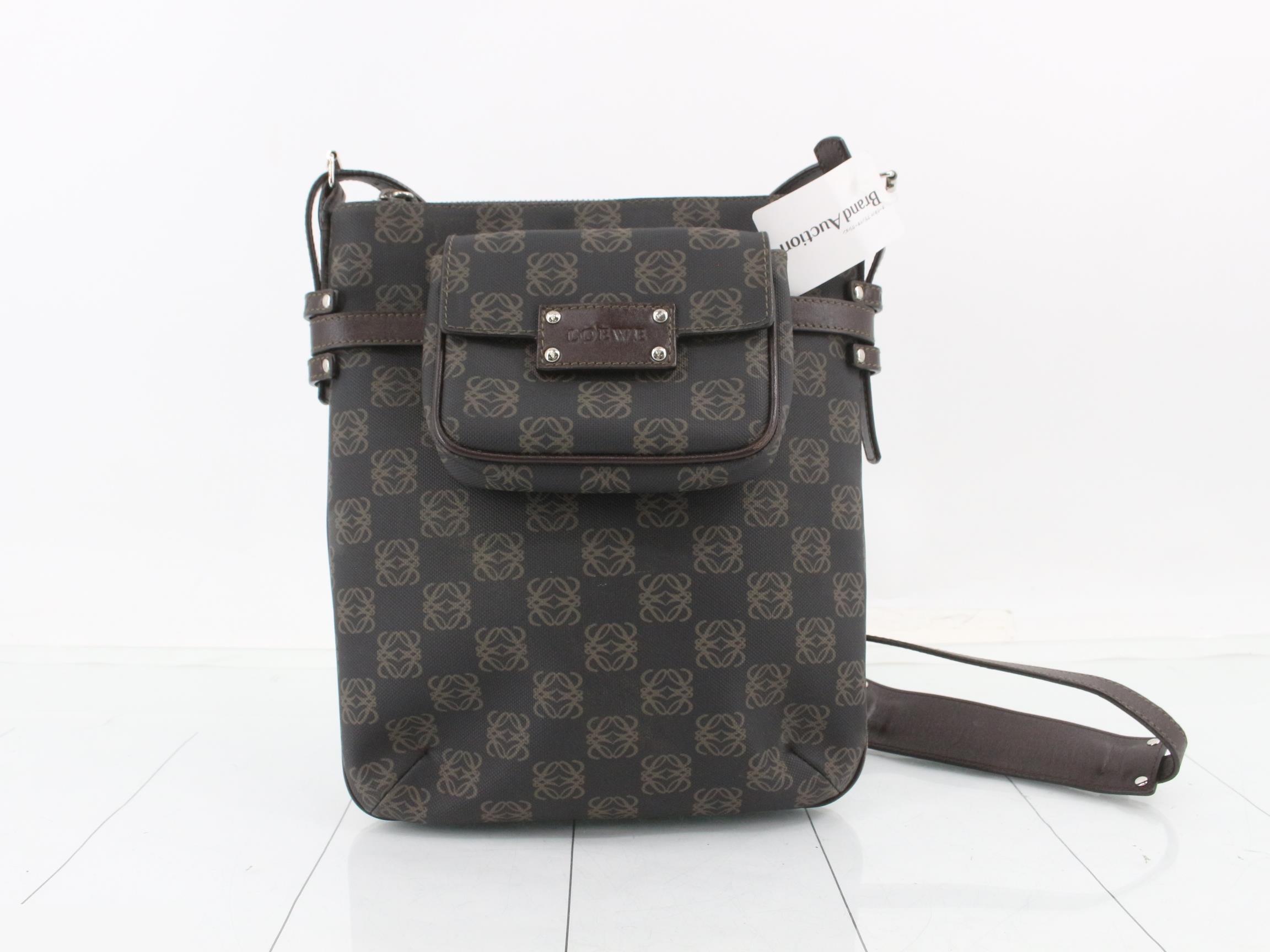 Anagram Shoulder Bag Leather Brown