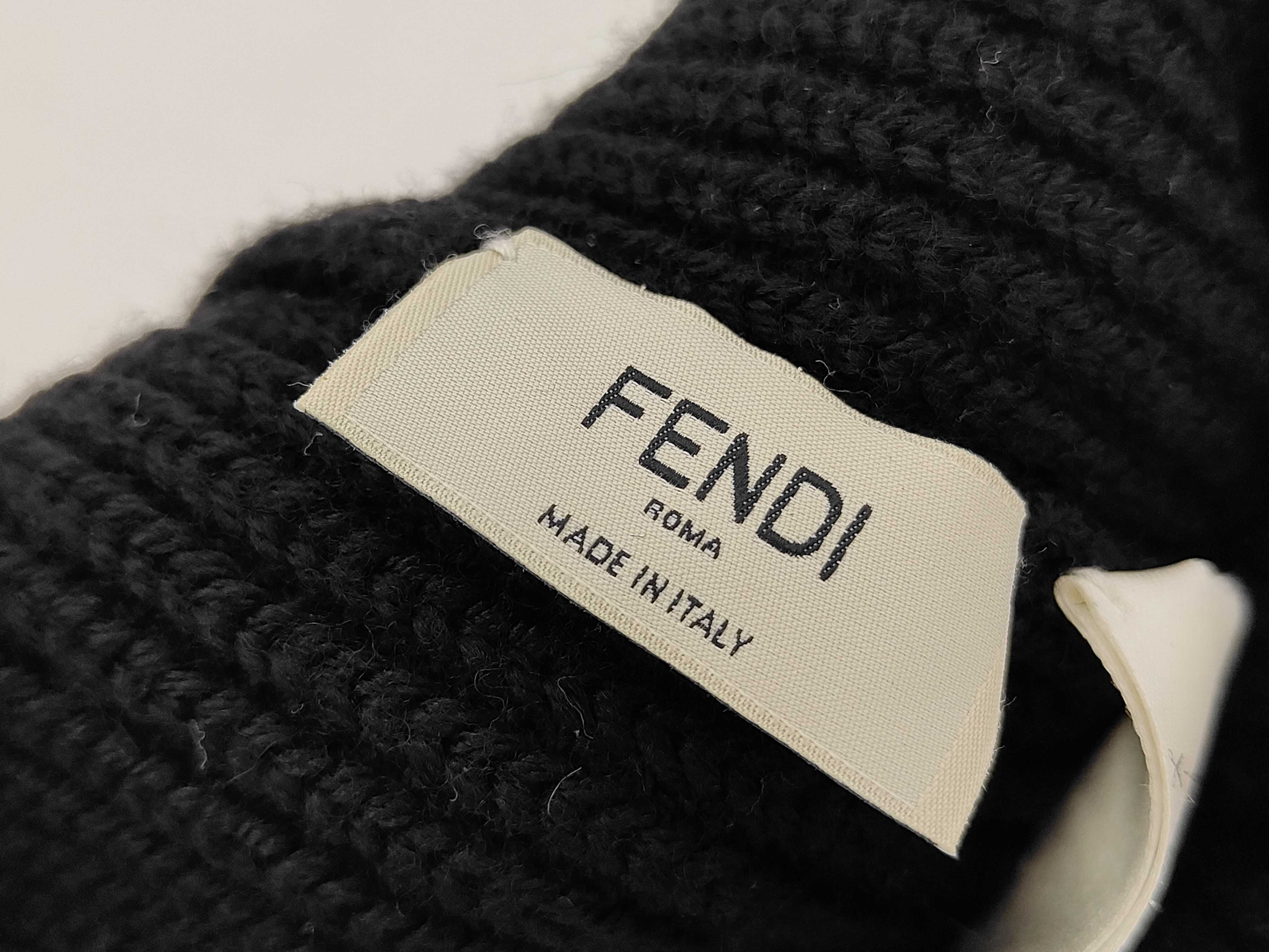 hats and other accessories — view 8