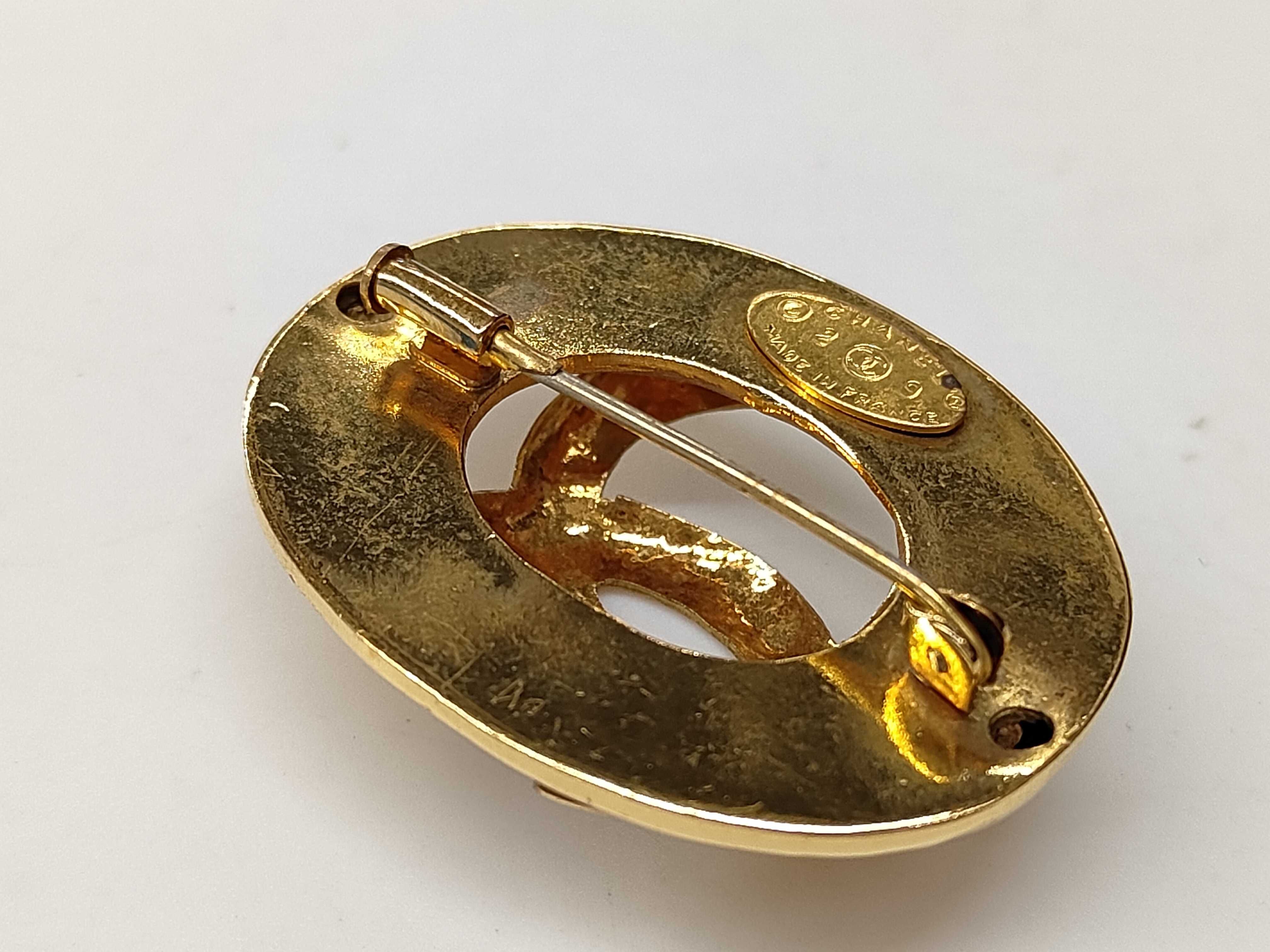 brooch — view 4