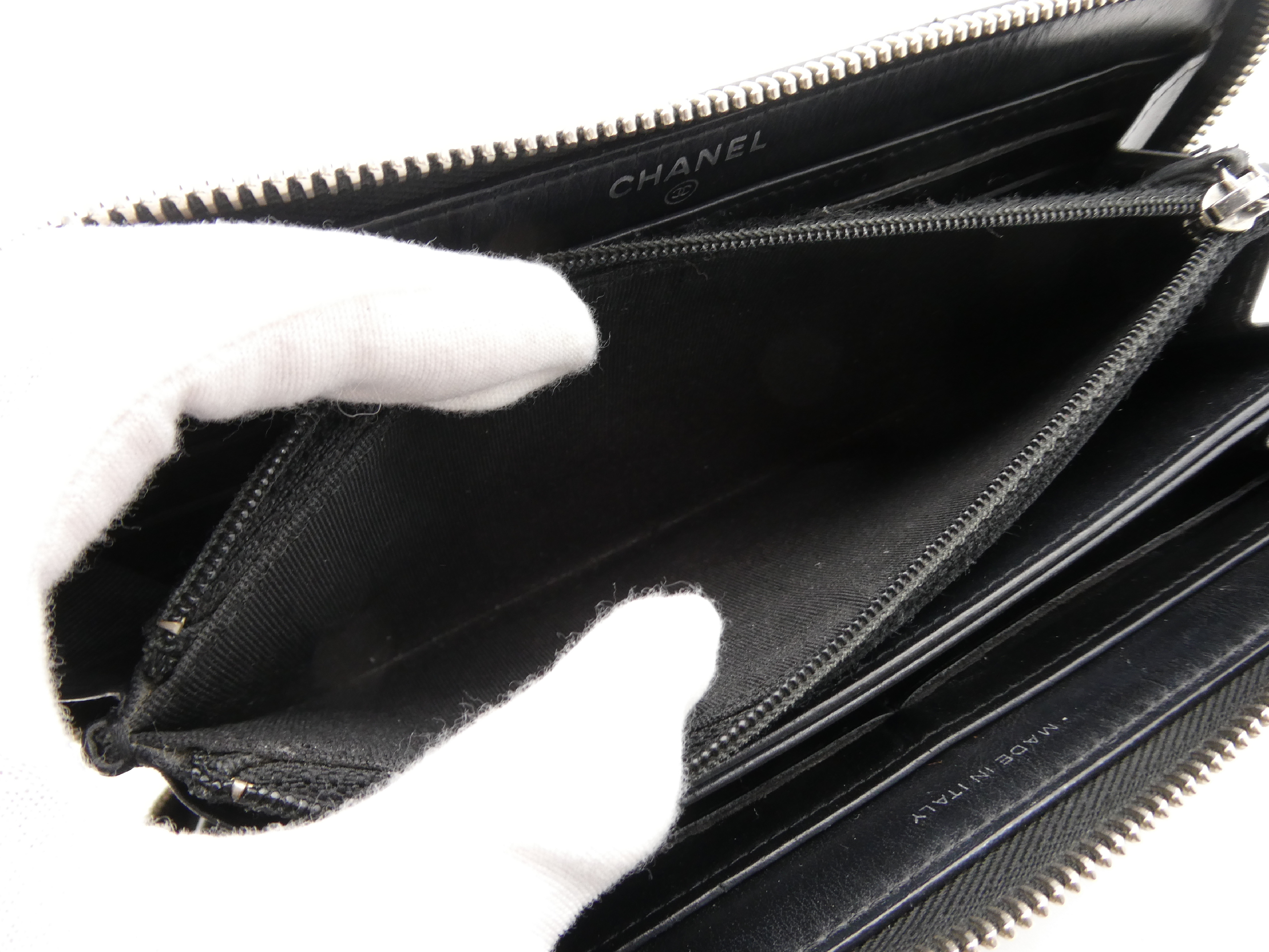 Matelasse Cocomark Caviar Skin Round Zipper Wallet — view 8
