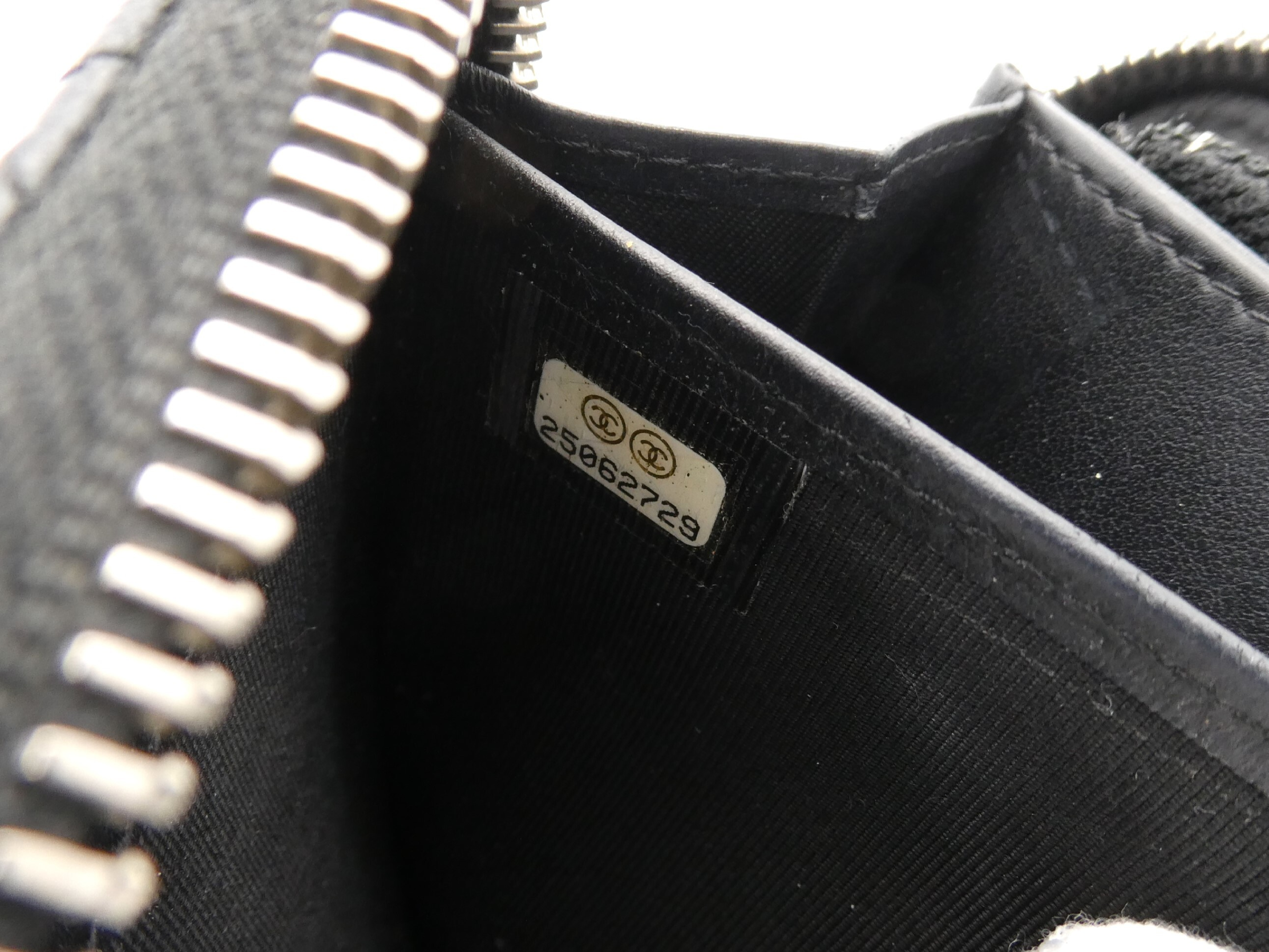 Matelasse Cocomark Caviar Skin Round Zipper Wallet — view 10