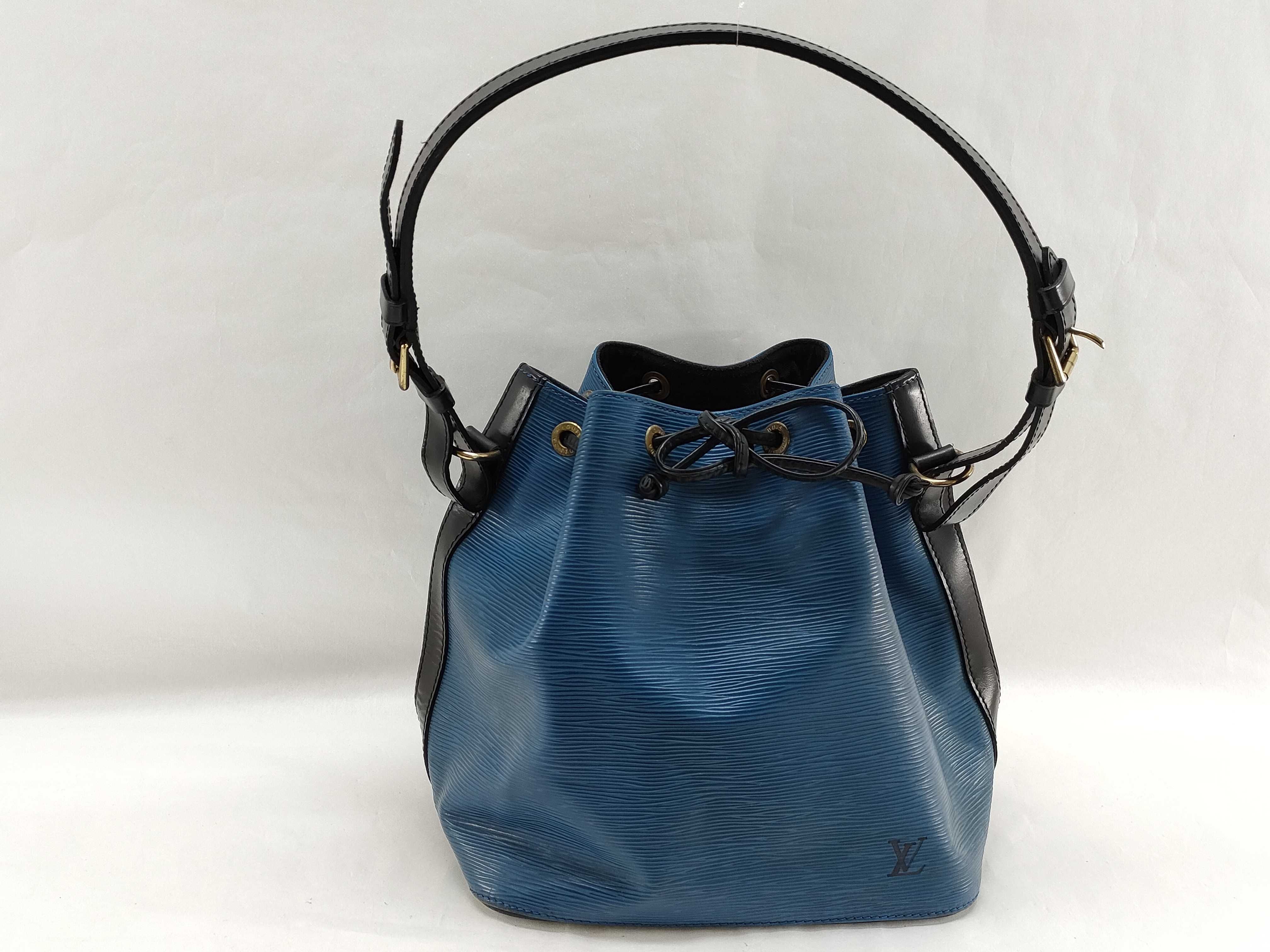 Epi Noe Bicolor Shoulder Bag